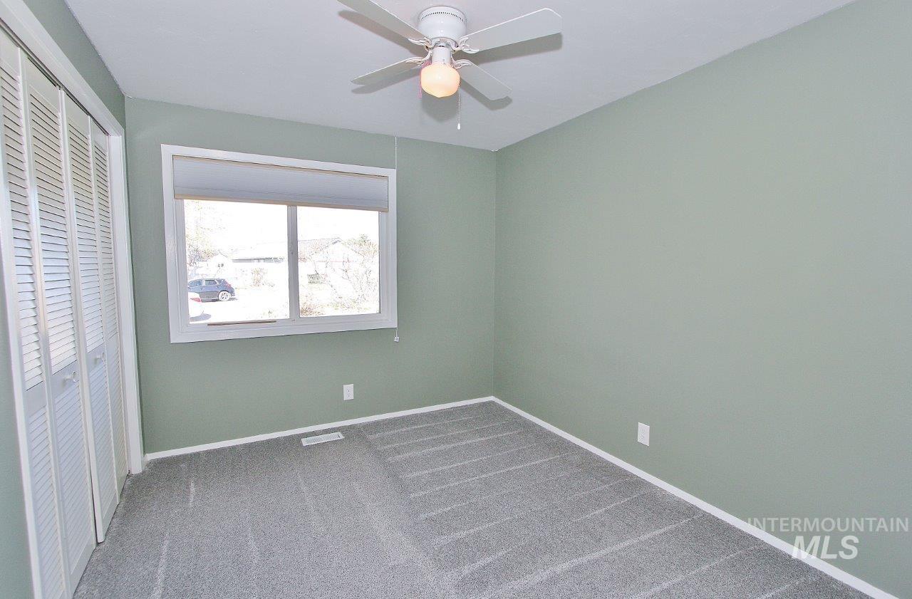 2206 N Galway Dr, Meridian, Idaho 83646-1620, 3 Bedrooms, 3 Bathrooms, Residential For Sale, Price $335,000,MLS 98980760