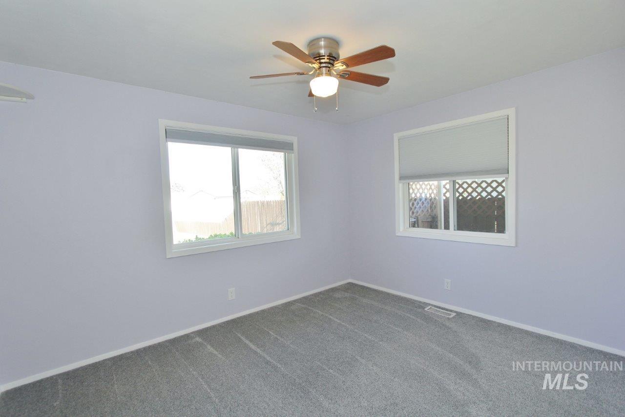 2206 N Galway Dr, Meridian, Idaho 83646-1620, 3 Bedrooms, 3 Bathrooms, Residential For Sale, Price $335,000,MLS 98980760