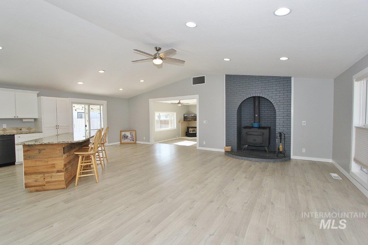 2206 N Galway Dr, Meridian, Idaho 83646-1620, 3 Bedrooms, 3 Bathrooms, Residential For Sale, Price $335,000,MLS 98980760