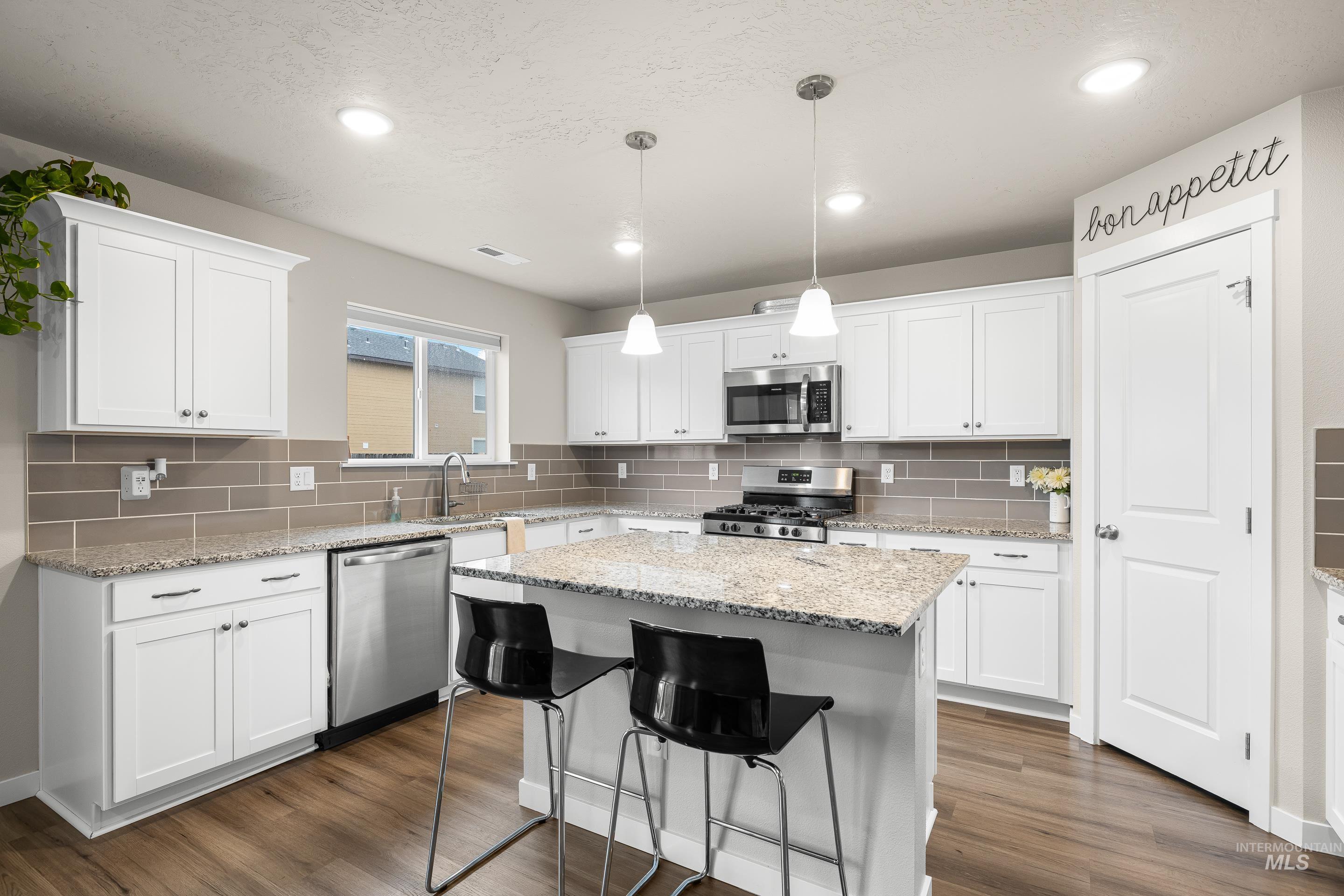 141 SW Crimson, Mountain Home, Idaho 83647, 4 Bedrooms, 3 Bathrooms, Residential For Sale, Price $450,000,MLS 98980763