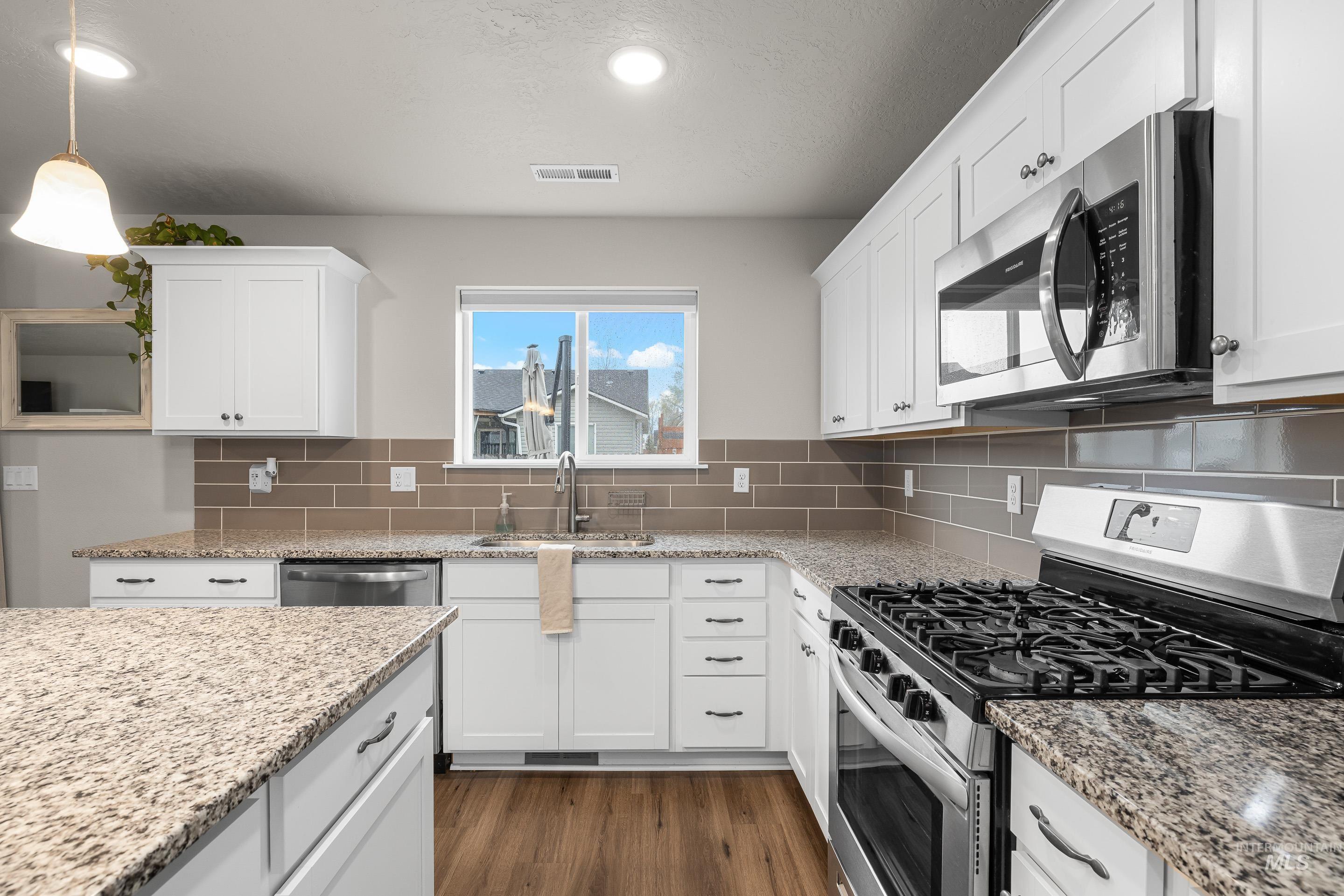 141 SW Crimson, Mountain Home, Idaho 83647, 4 Bedrooms, 3 Bathrooms, Residential For Sale, Price $450,000,MLS 98980763