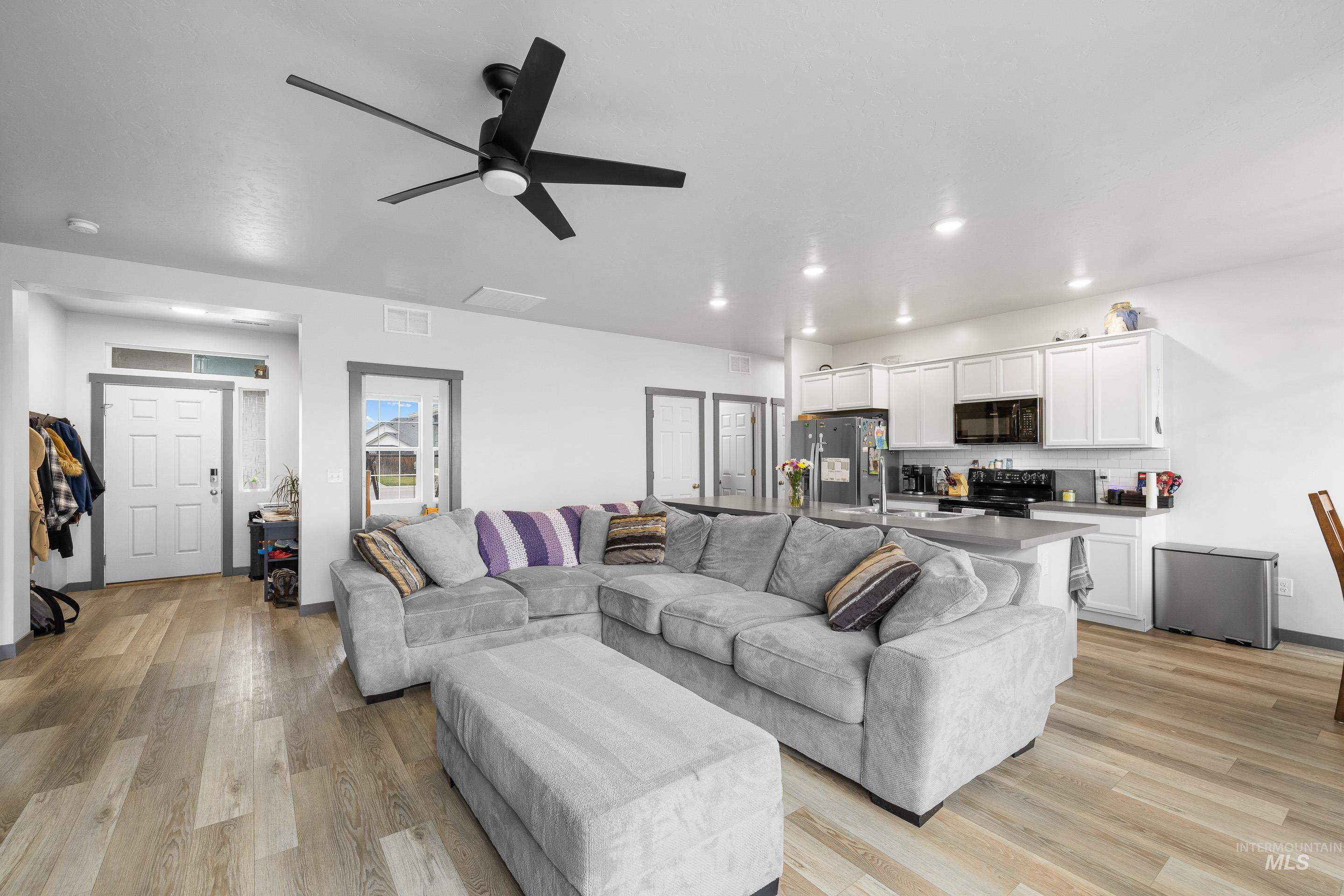 1655 SW Accipiter Pl, Mountain Home, Idaho 83647, 4 Bedrooms, 2 Bathrooms, Residential For Sale, Price $380,000,MLS 98980764