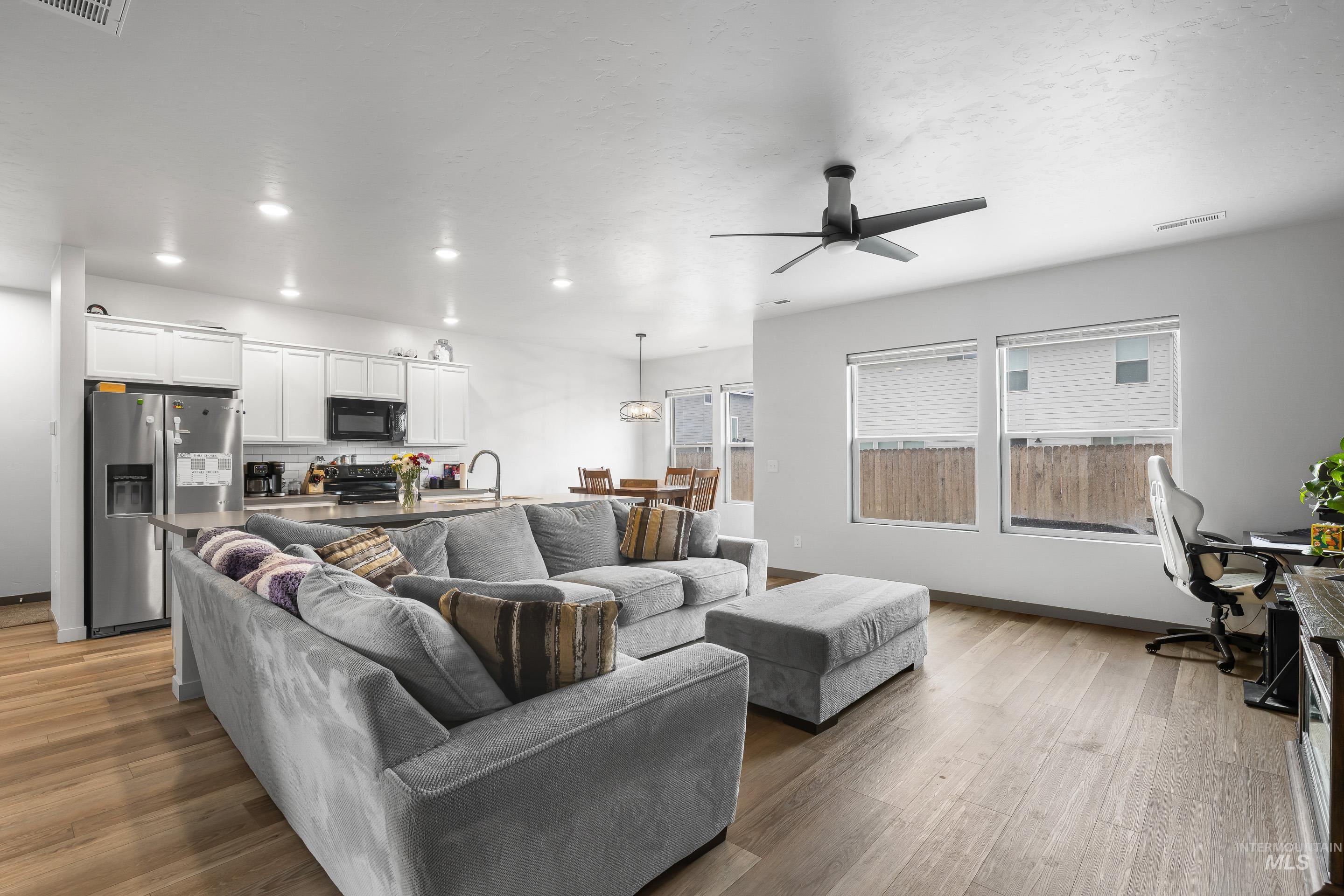 1655 SW Accipiter Pl, Mountain Home, Idaho 83647, 4 Bedrooms, 2 Bathrooms, Residential For Sale, Price $380,000,MLS 98980764