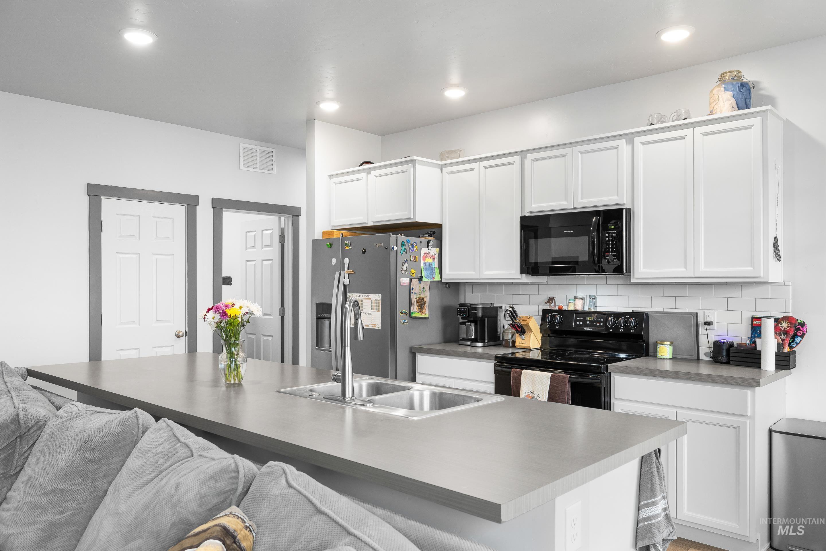 1655 SW Accipiter Pl, Mountain Home, Idaho 83647, 4 Bedrooms, 2 Bathrooms, Residential For Sale, Price $380,000,MLS 98980764