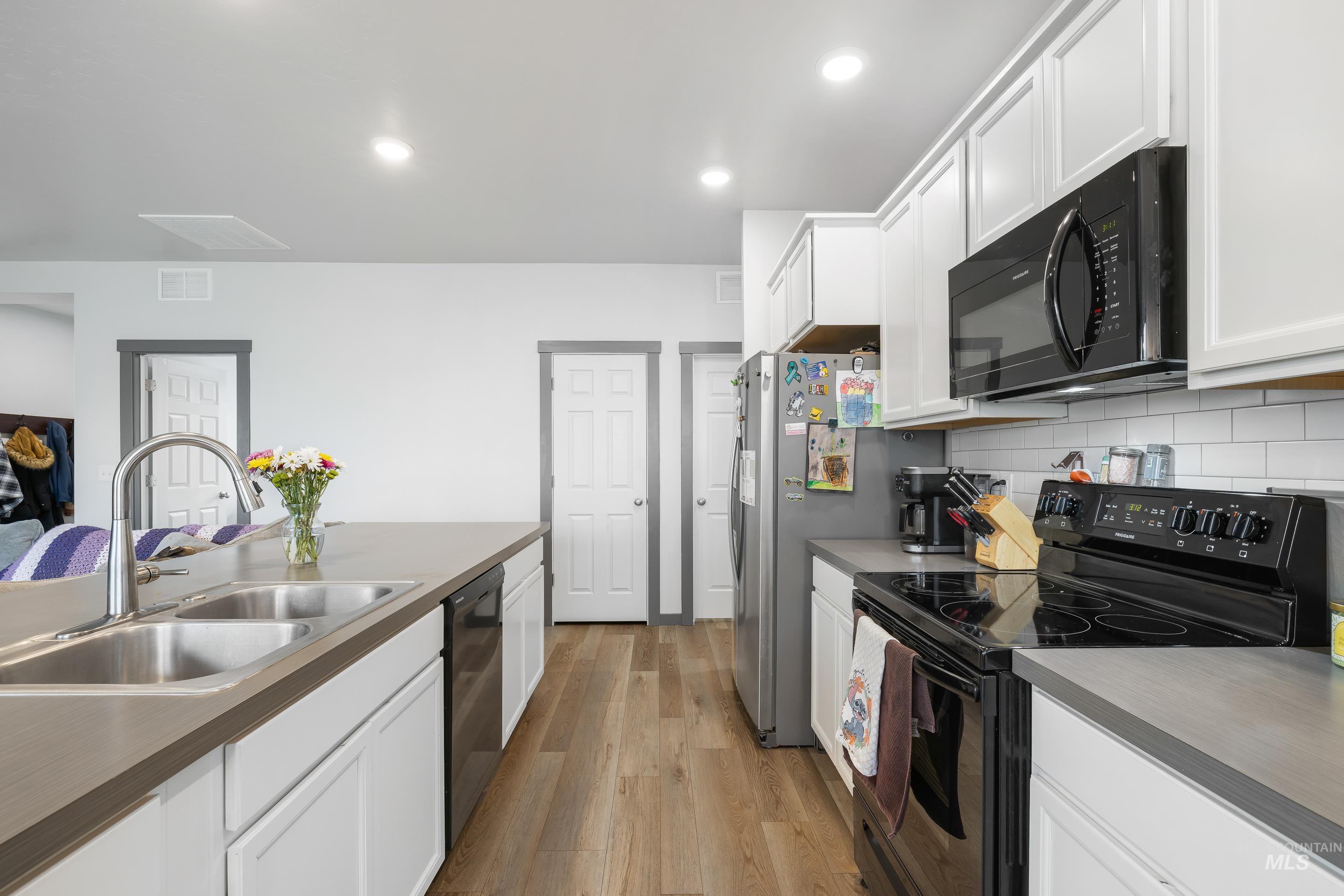 1655 SW Accipiter Pl, Mountain Home, Idaho 83647, 4 Bedrooms, 2 Bathrooms, Residential For Sale, Price $380,000,MLS 98980764