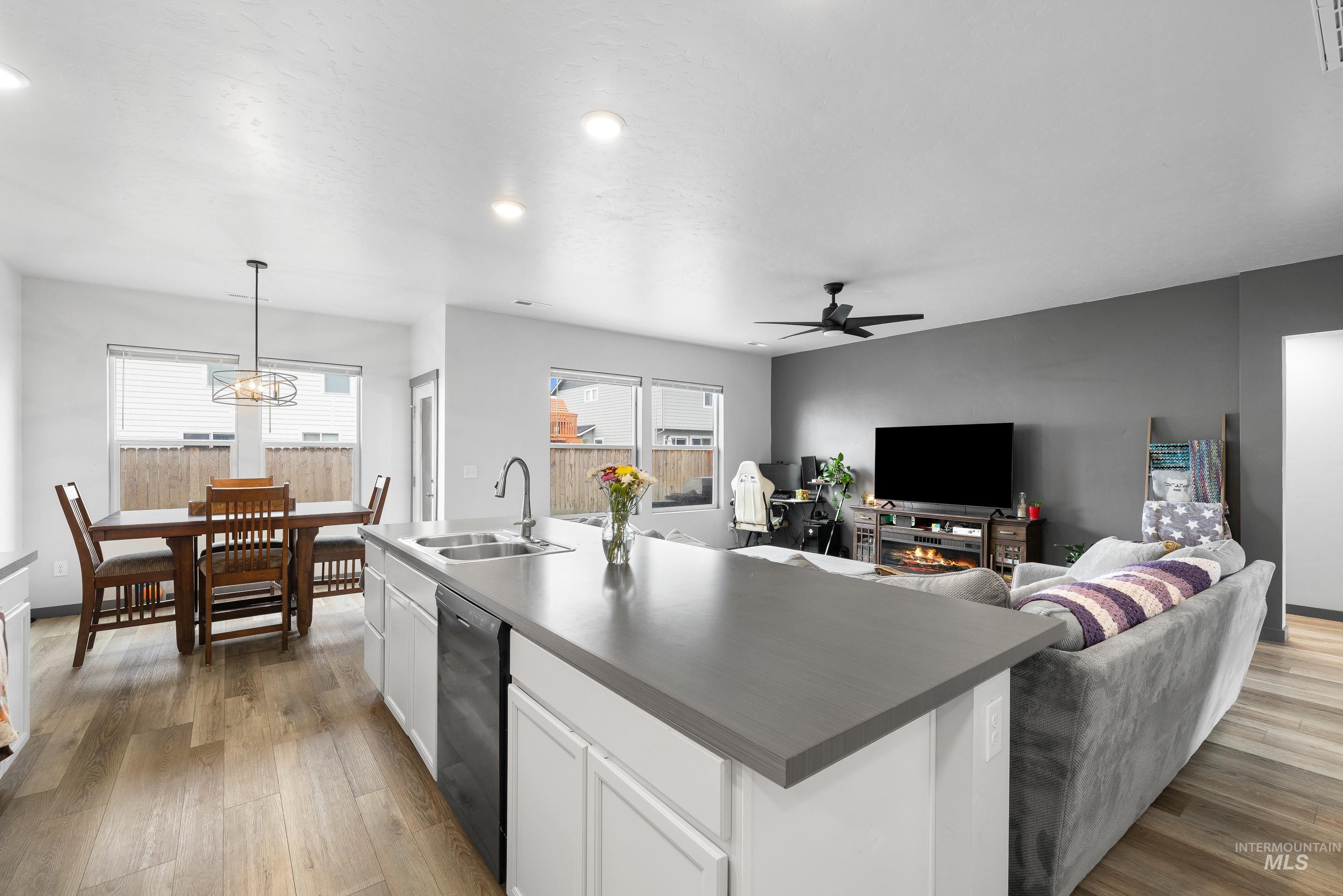 1655 SW Accipiter Pl, Mountain Home, Idaho 83647, 4 Bedrooms, 2 Bathrooms, Residential For Sale, Price $380,000,MLS 98980764