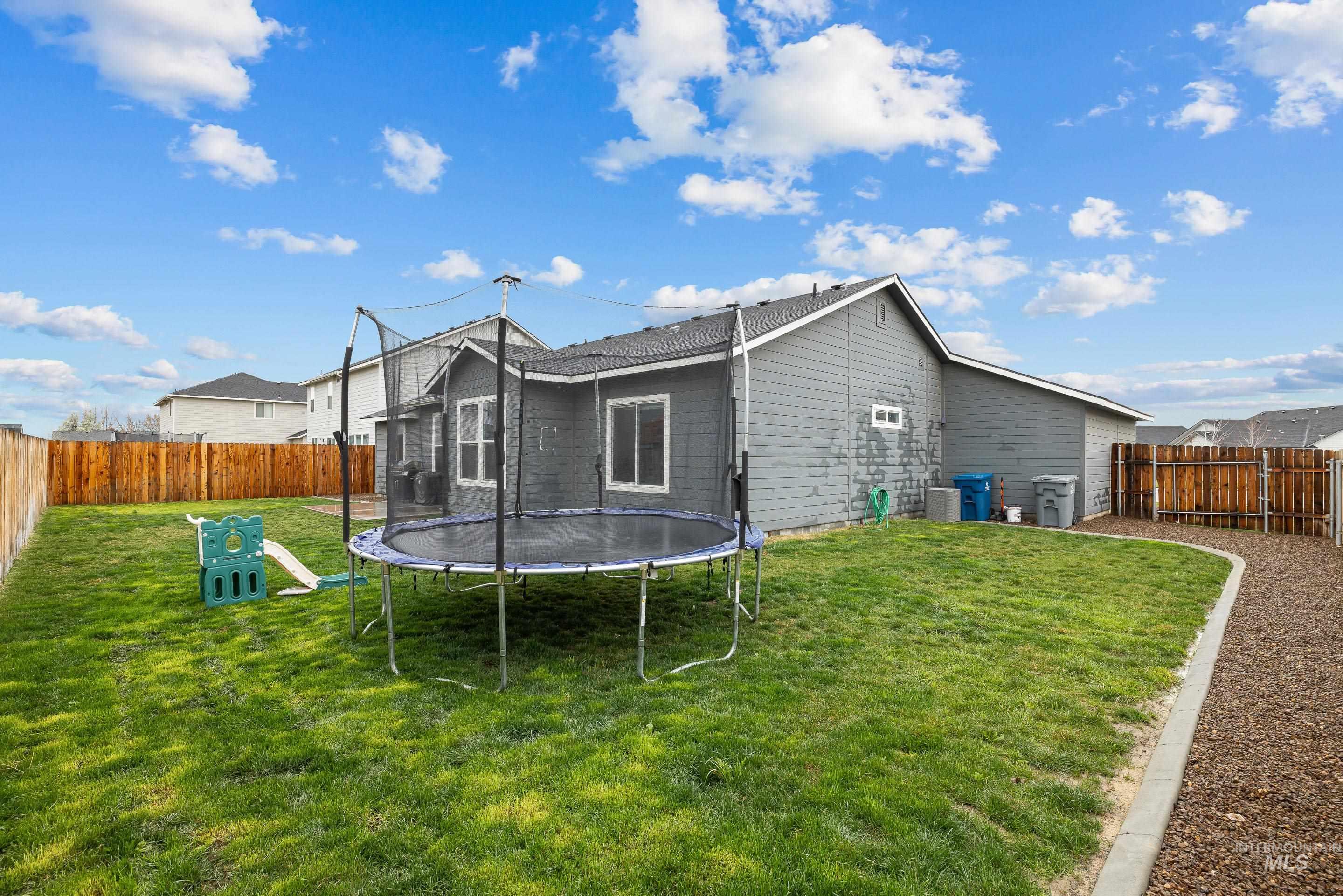 1655 SW Accipiter Pl, Mountain Home, Idaho 83647, 4 Bedrooms, 2 Bathrooms, Residential For Sale, Price $380,000,MLS 98980764