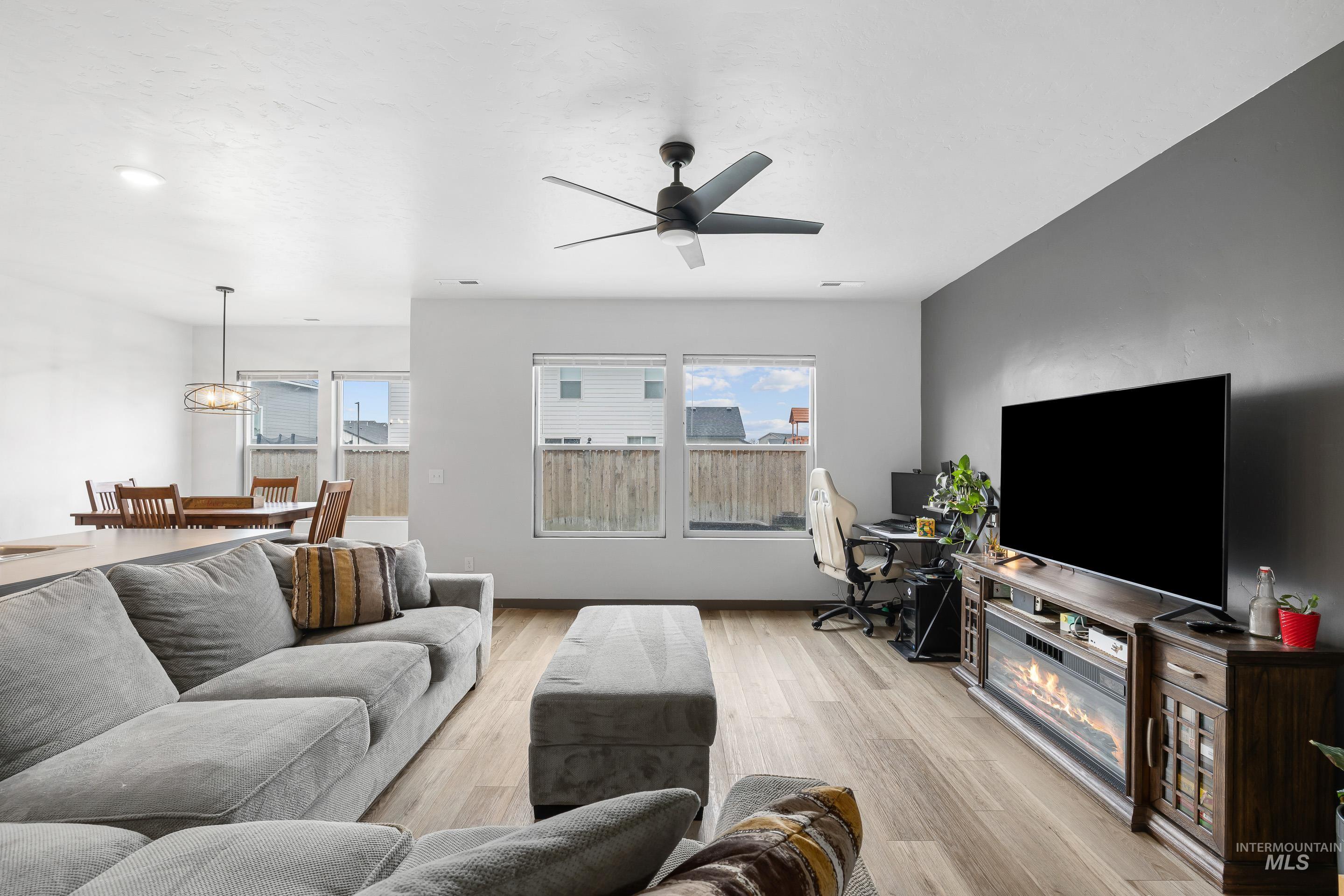 1655 SW Accipiter Pl, Mountain Home, Idaho 83647, 4 Bedrooms, 2 Bathrooms, Residential For Sale, Price $380,000,MLS 98980764