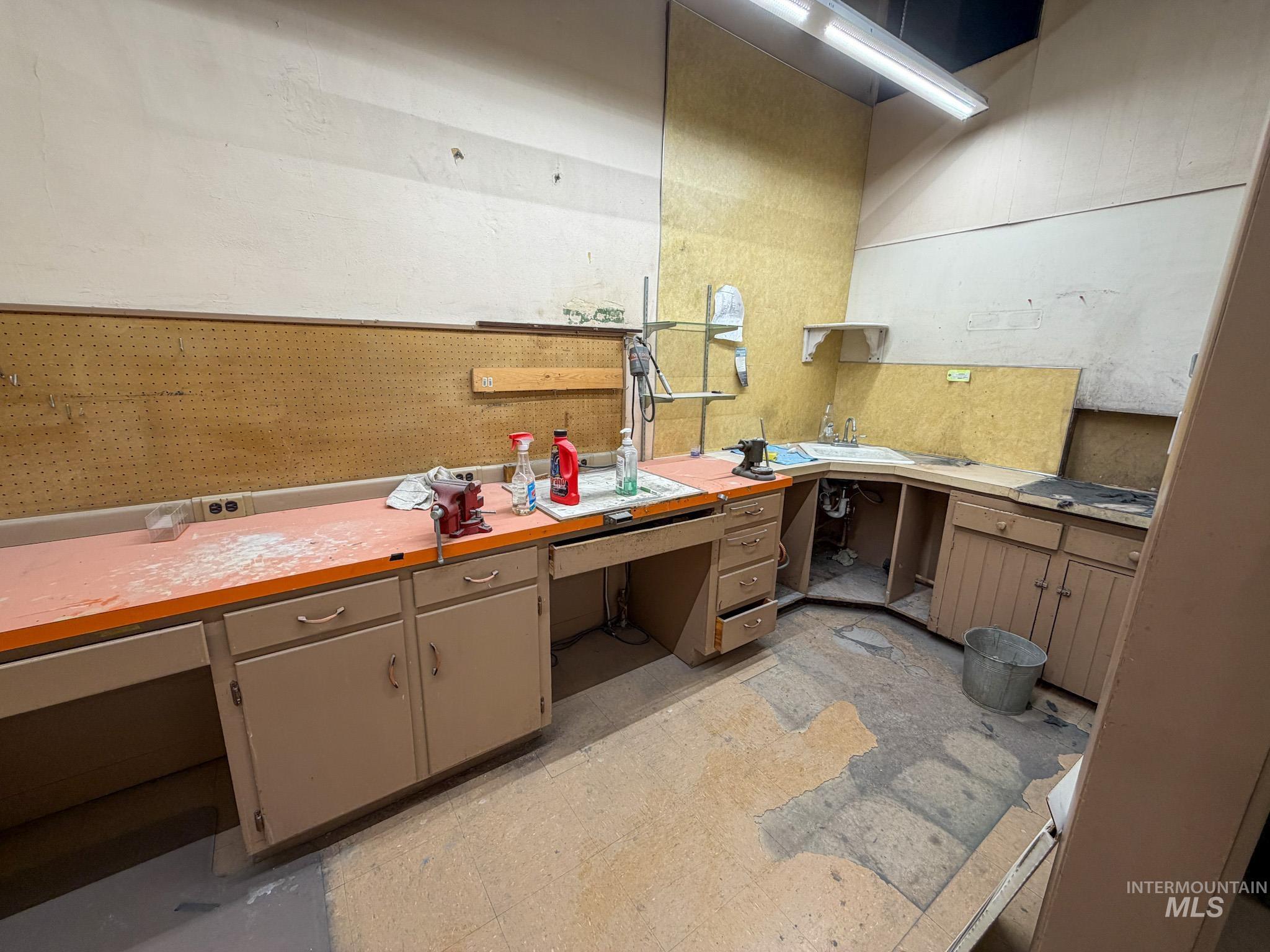 1241 Overland Ave, Burley, Idaho 83318, Business/Commercial For Sale, Price $309,000, 98980766