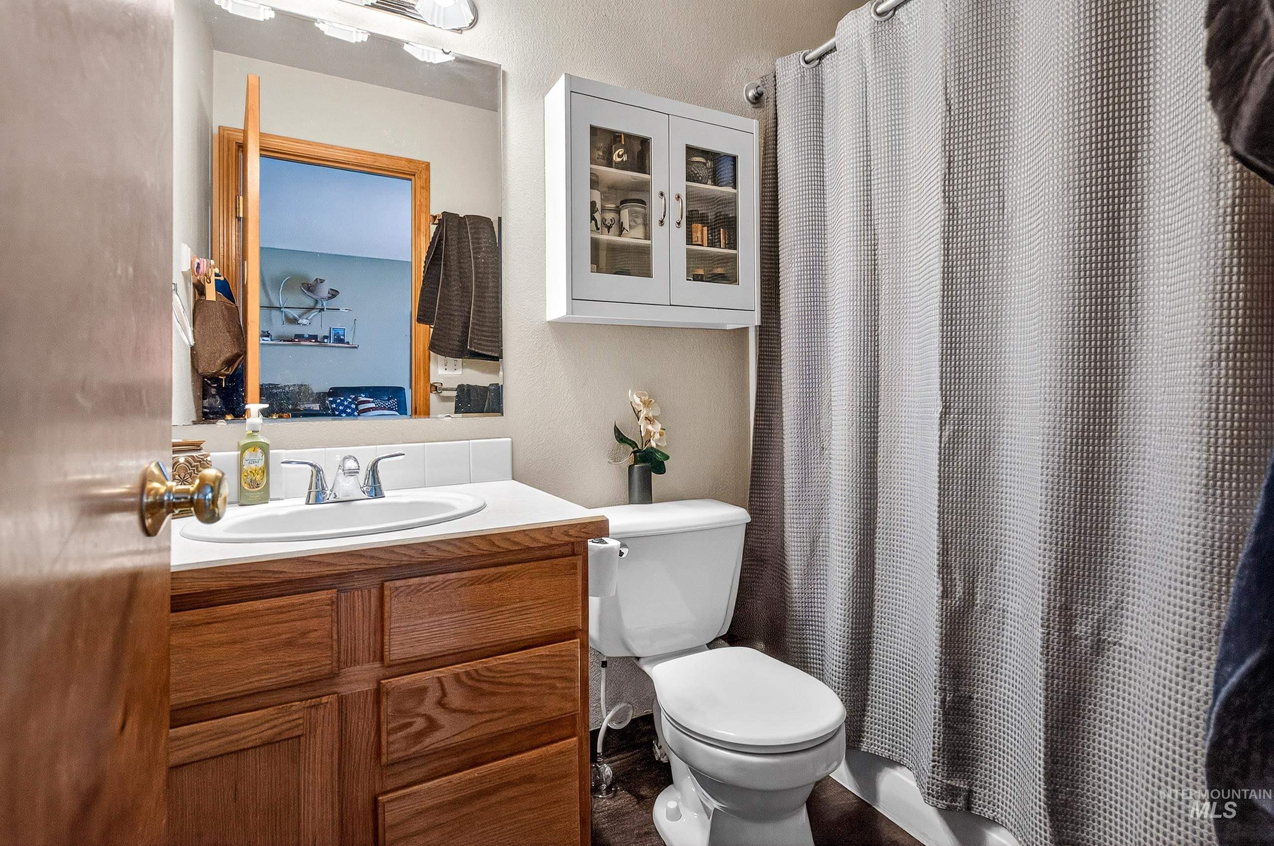 802 Bradford Ct., Caldwell, Idaho 83605, 5 Bedrooms, 2 Bathrooms, Residential For Sale, Price $339,900,MLS 98980772