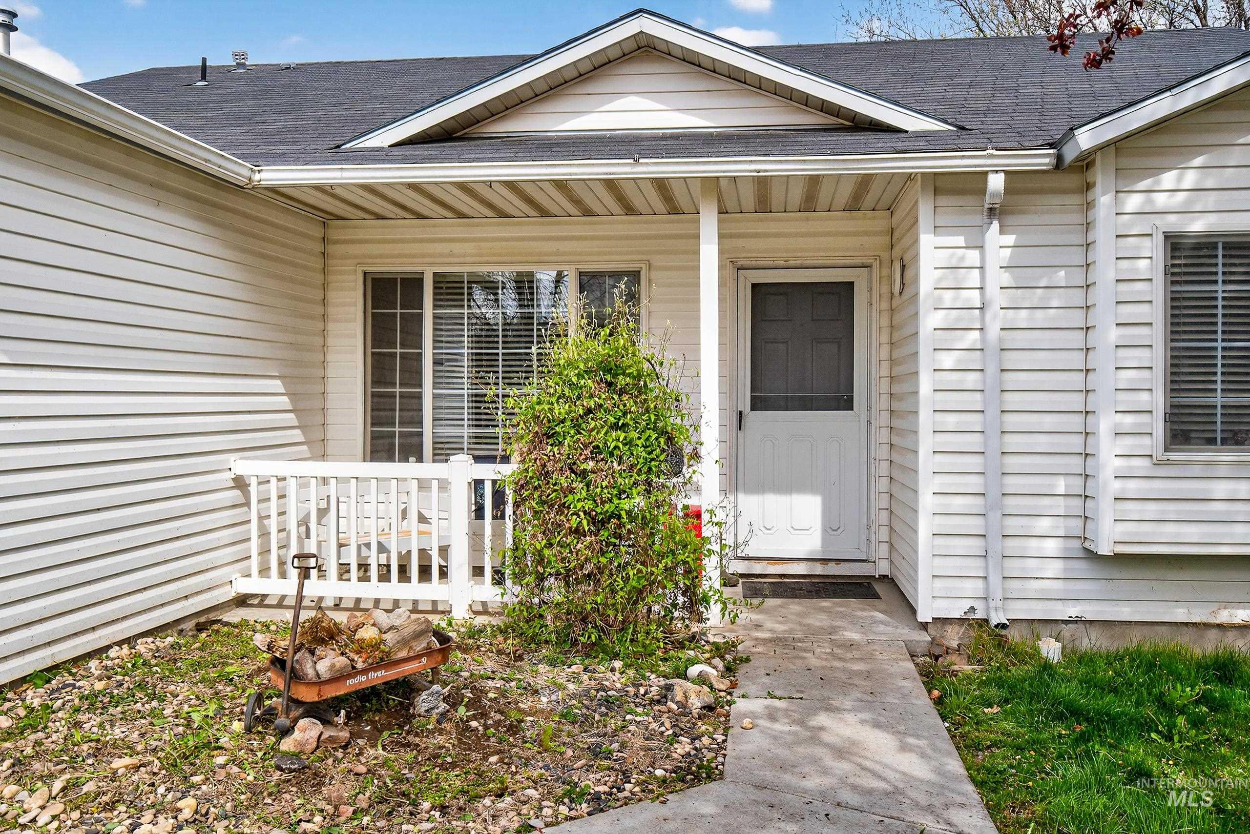 802 Bradford Ct., Caldwell, Idaho 83605, 5 Bedrooms, 2 Bathrooms, Residential For Sale, Price $339,900,MLS 98980772