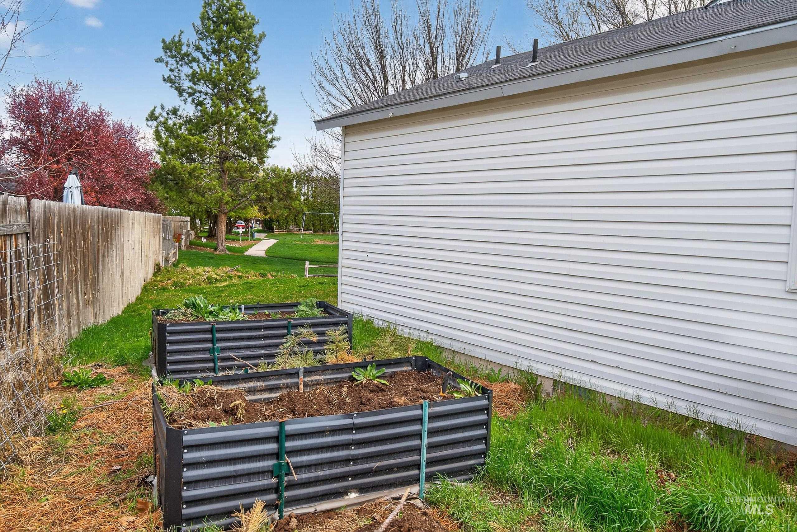 802 Bradford Ct., Caldwell, Idaho 83605, 5 Bedrooms, 2 Bathrooms, Residential For Sale, Price $339,900,MLS 98980772