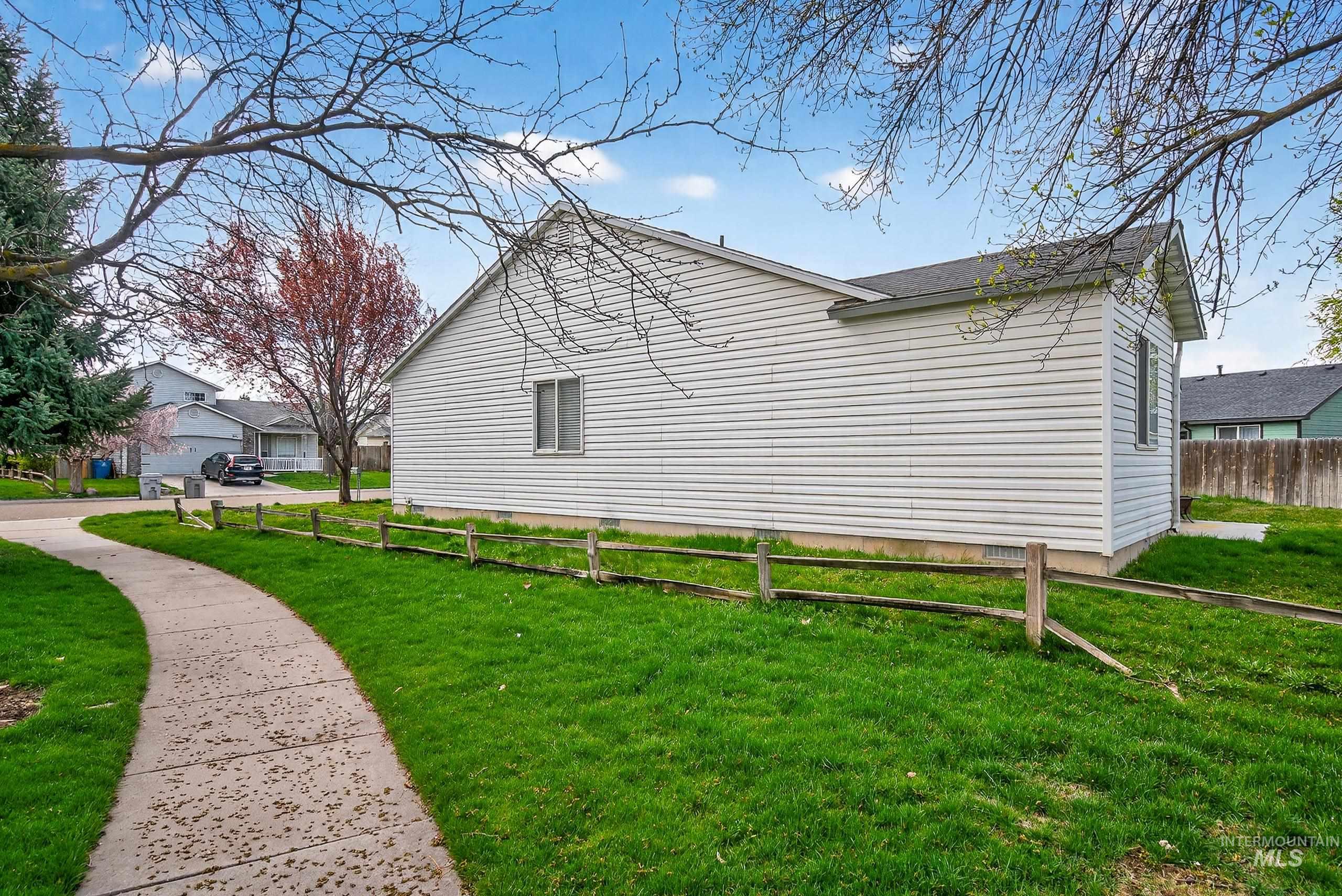 802 Bradford Ct., Caldwell, Idaho 83605, 5 Bedrooms, 2 Bathrooms, Residential For Sale, Price $339,900,MLS 98980772