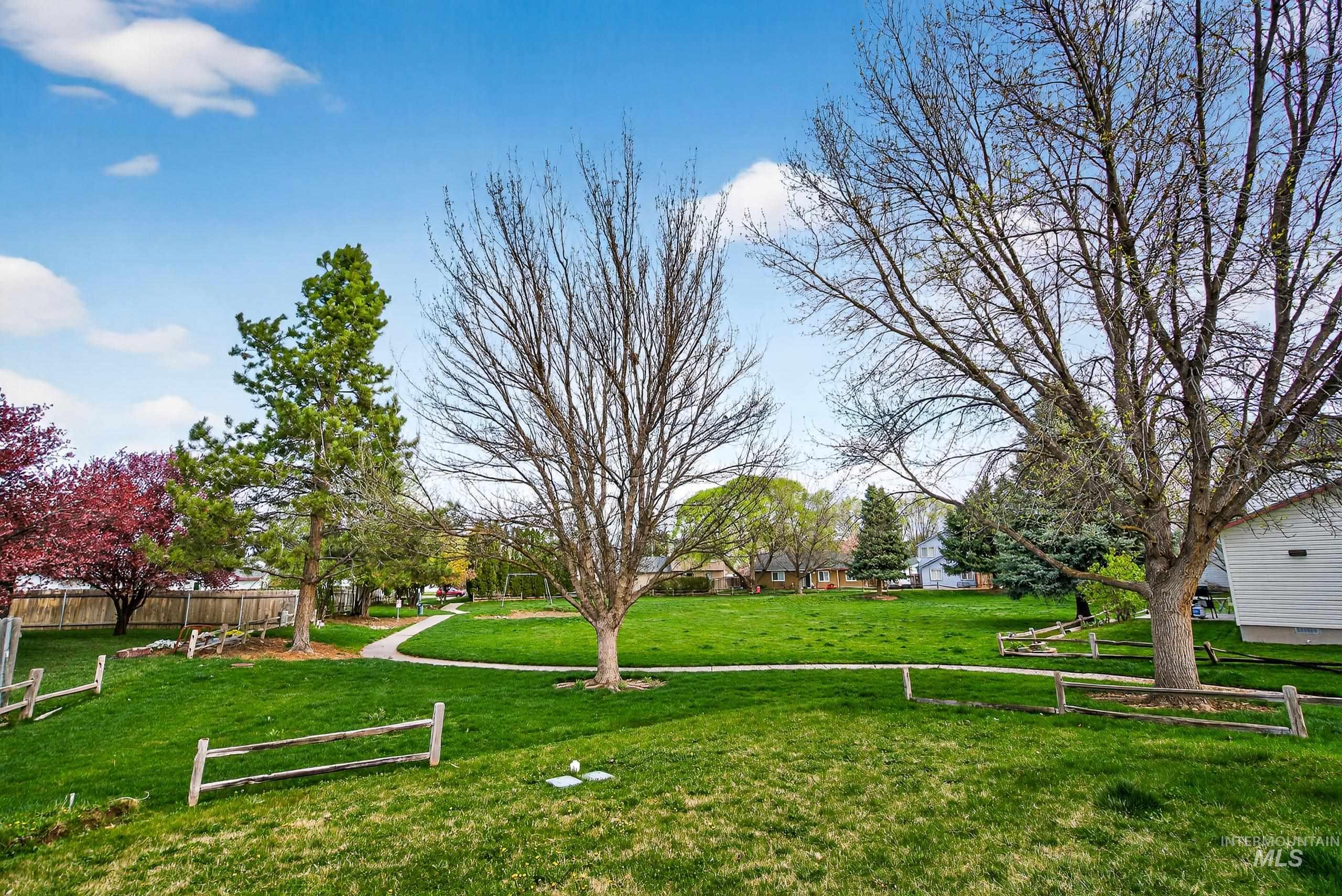 802 Bradford Ct., Caldwell, Idaho 83605, 5 Bedrooms, 2 Bathrooms, Residential For Sale, Price $339,900,MLS 98980772