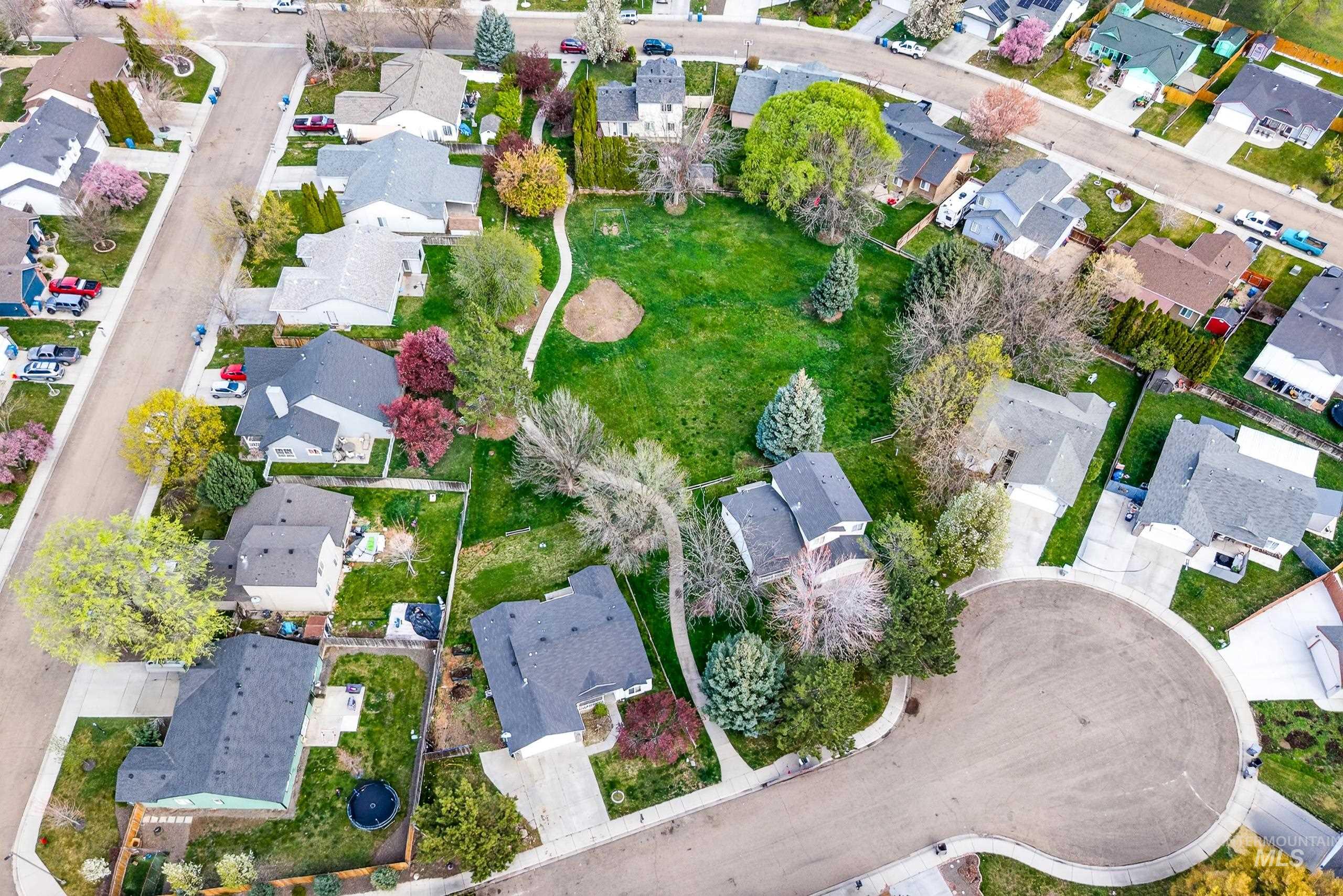 802 Bradford Ct., Caldwell, Idaho 83605, 5 Bedrooms, 2 Bathrooms, Residential For Sale, Price $339,900,MLS 98980772