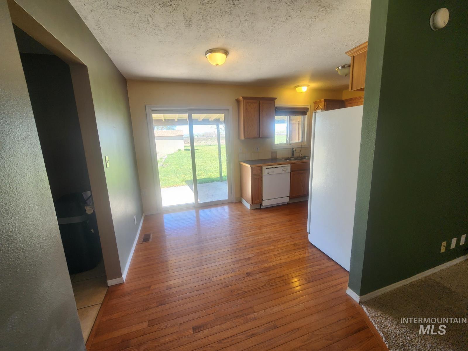 23509 Hwy 201, Nyssa, Oregon 97913, 3 Bedrooms, 2 Bathrooms, Residential For Sale, Price $305,000,MLS 98980774