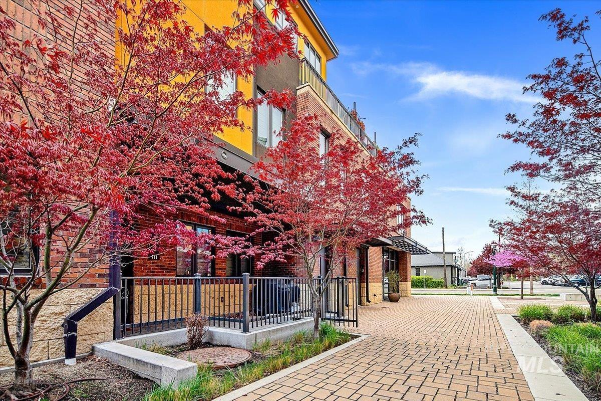 611 S 8th Street, Unit 11, Boise, Idaho 83702, 1 Bedroom, 1.5 Bathrooms, Residential For Sale, Price $585,000, 98980775