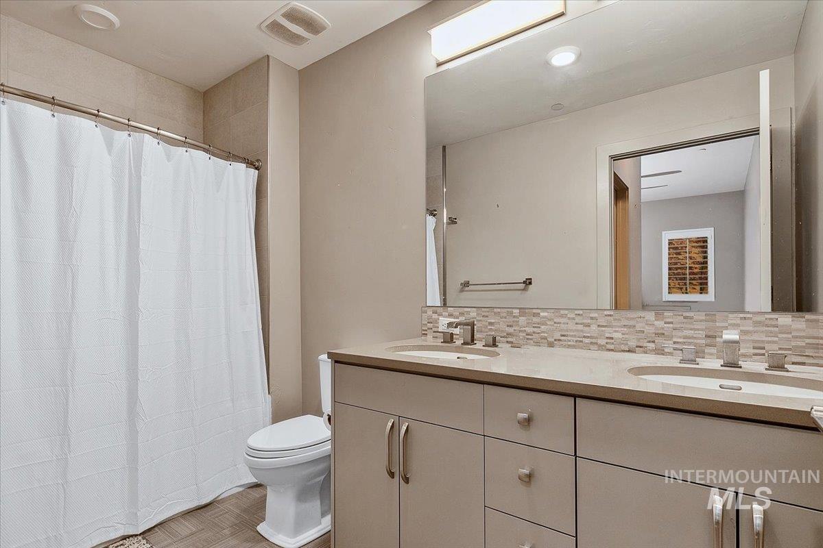611 S 8th Street, Unit 111, Boise, Idaho 83702, 1 Bedroom, 1.5 Bathrooms, Residential For Sale, Price $585,000, 98980775