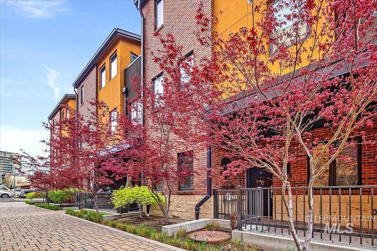 611 S 8th Street, Unit 11, Boise, Idaho 83702, 1 Bedroom, 1.5 Bathrooms, Residential For Sale, Price $585,000, 98980775