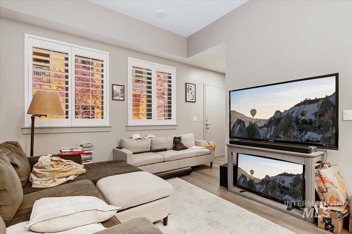 611 S 8th Street, Unit 11, Boise, Idaho 83702, 1 Bedroom, 1.5 Bathrooms, Residential For Sale, Price $585,000, 98980775