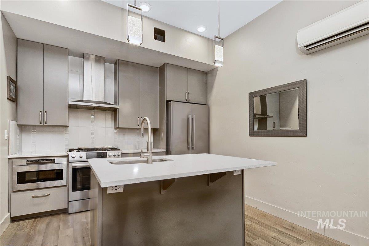 611 S 8th Street, Unit 111, Boise, Idaho 83702, 1 Bedroom, 1.5 Bathrooms, Residential For Sale, Price $585,000, 98980775