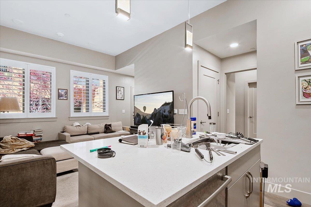 611 S 8th Street, Unit 11, Boise, Idaho 83702, 1 Bedroom, 1.5 Bathrooms, Residential For Sale, Price $585,000, 98980775