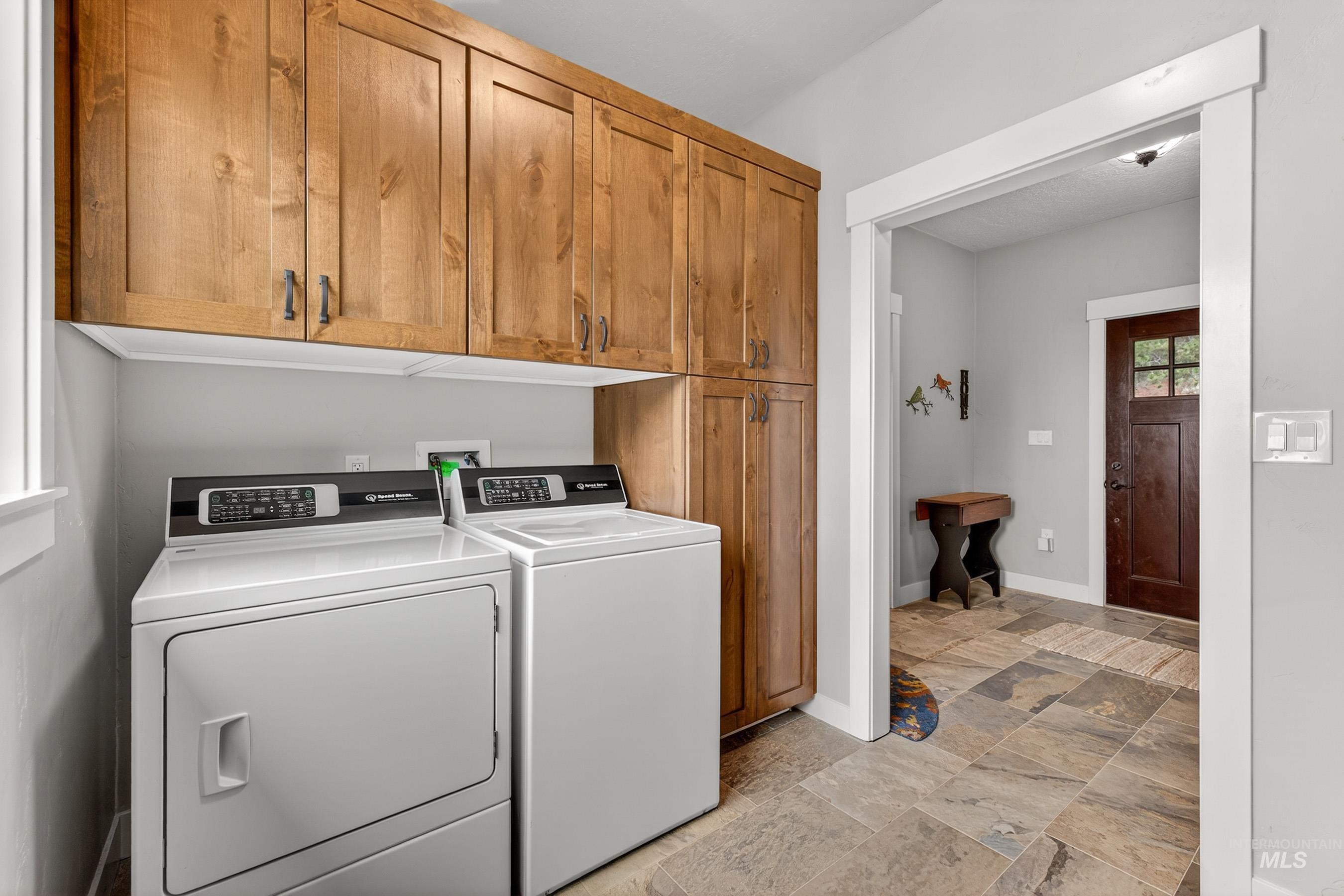 10191 Timberrim Drive, Cascade, Idaho 83611, 3 Bedrooms, 2 Bathrooms, Residential For Sale, Price $889,000, 98980776