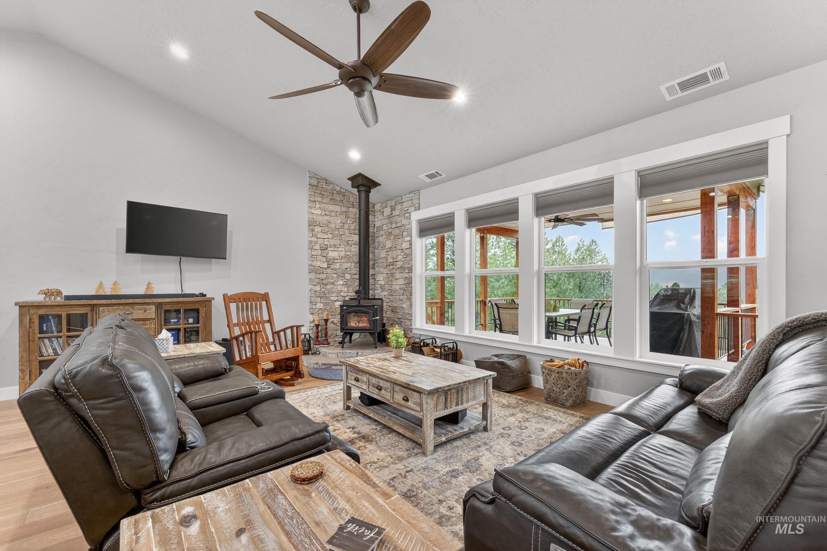 10191 Timberrim Drive, Cascade, Idaho 83611, 3 Bedrooms, 2 Bathrooms, Residential For Sale, Price $959,000, 98980776