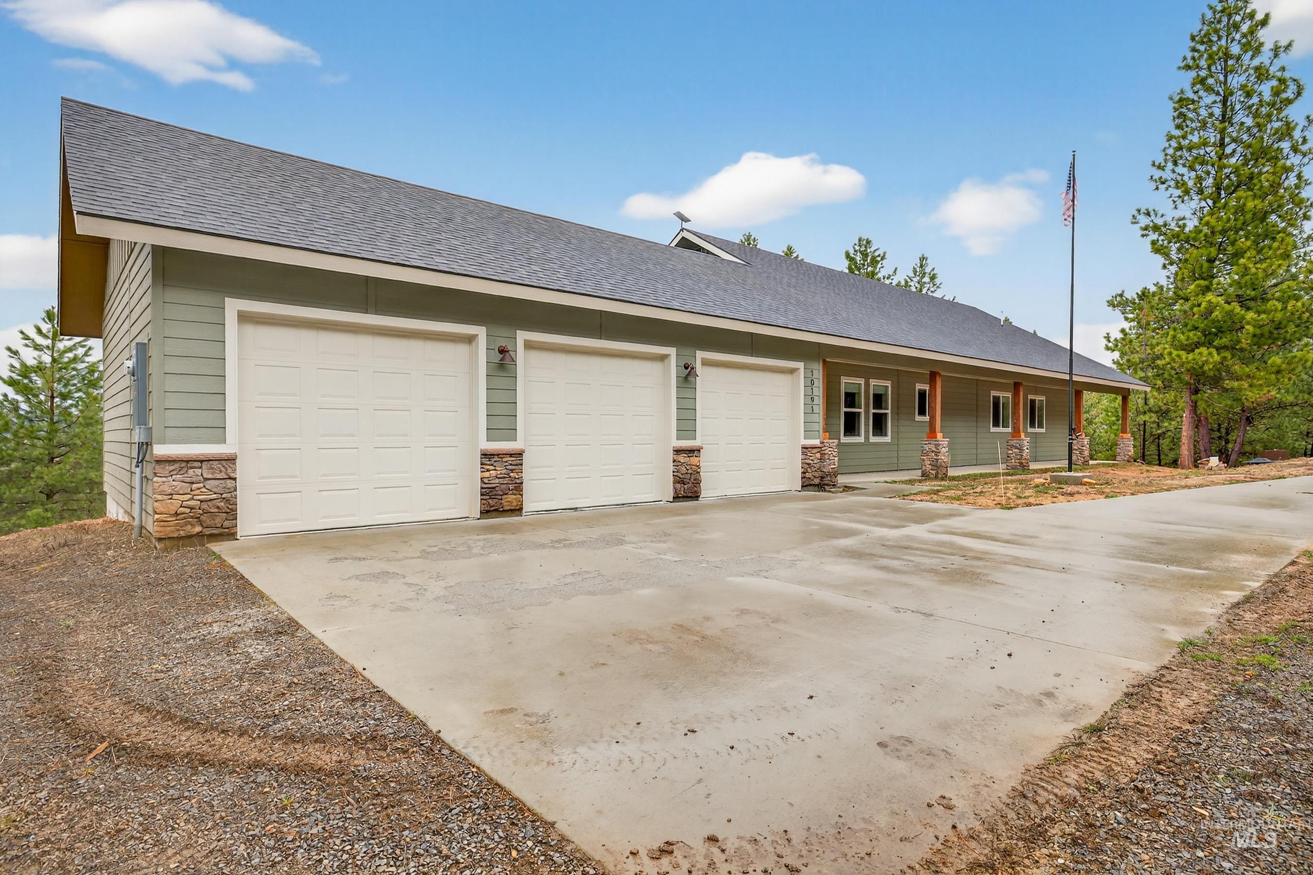 10191 Timberrim Drive, Cascade, Idaho 83611, 3 Bedrooms, 2 Bathrooms, Residential For Sale, Price $889,000, 98980776