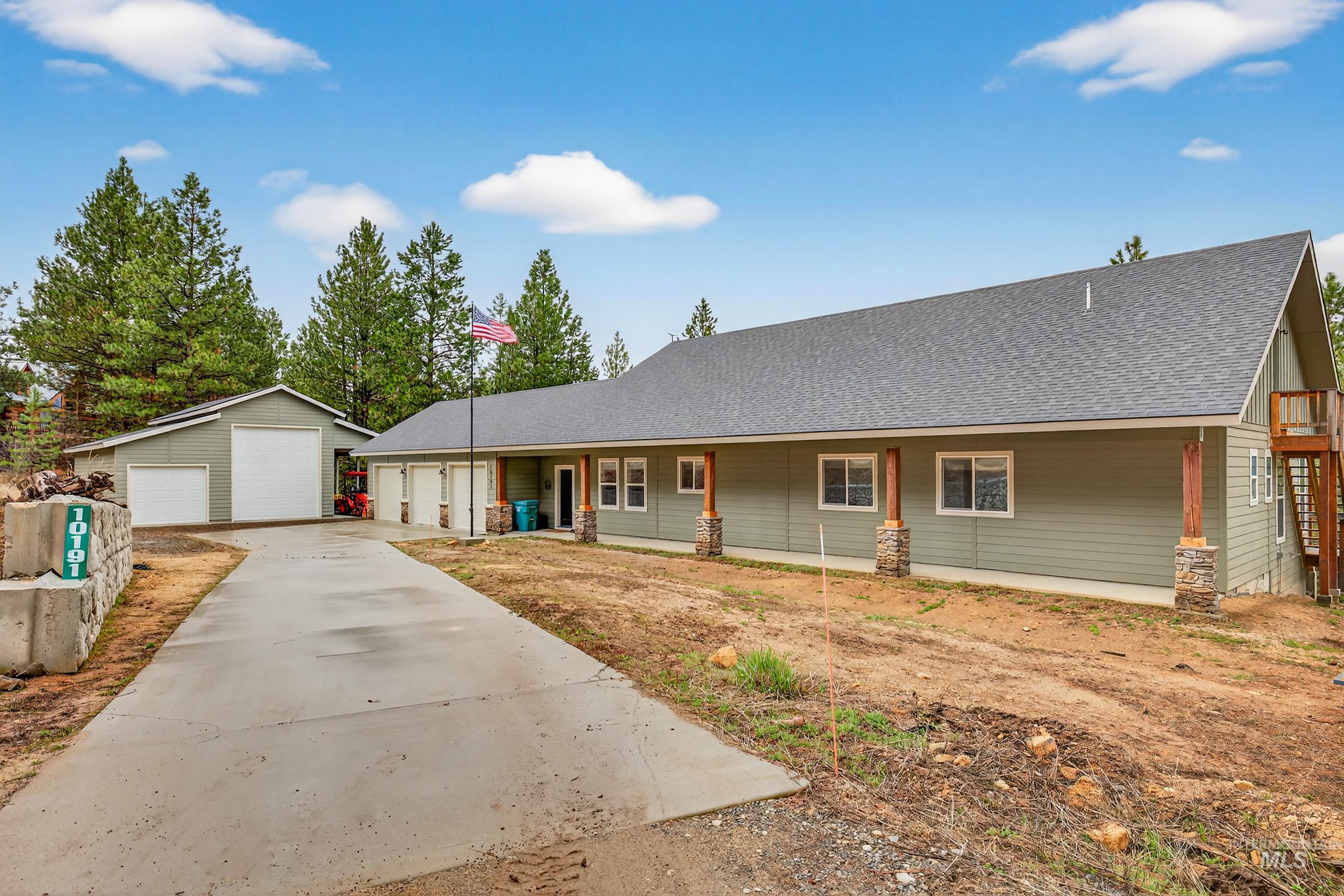 10191 Timberrim Drive, Cascade, Idaho 83611, 3 Bedrooms, 2 Bathrooms, Residential For Sale, Price $959,000, 98980776