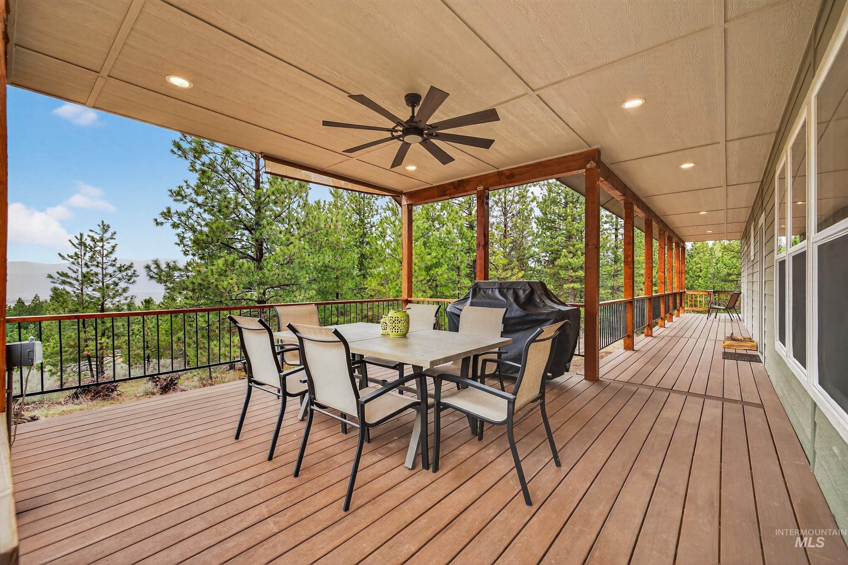 10191 Timberrim Drive, Cascade, Idaho 83611, 3 Bedrooms, 2 Bathrooms, Residential For Sale, Price $959,000, 98980776