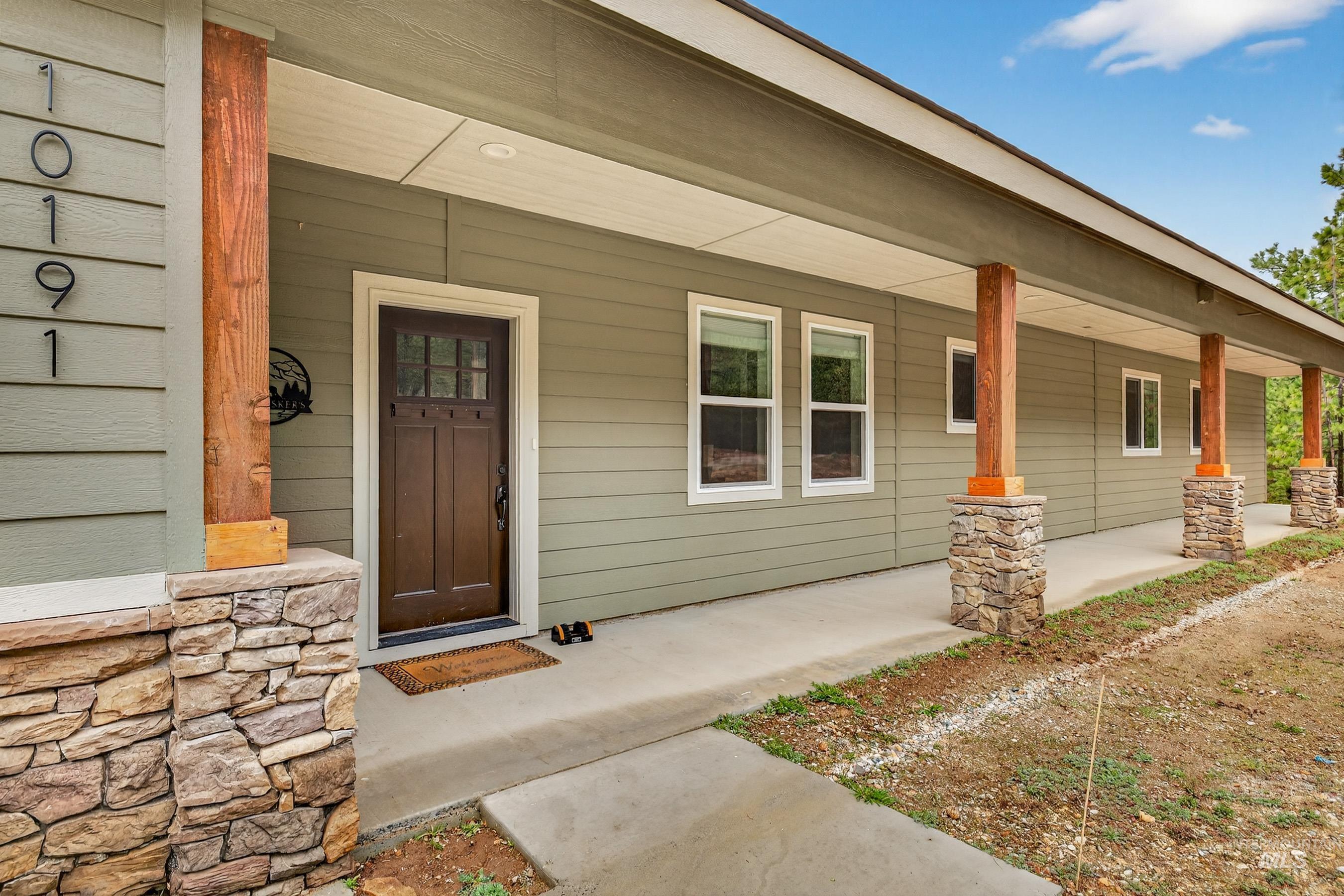 10191 Timberrim Drive, Cascade, Idaho 83611, 3 Bedrooms, 2 Bathrooms, Residential For Sale, Price $889,000, 98980776