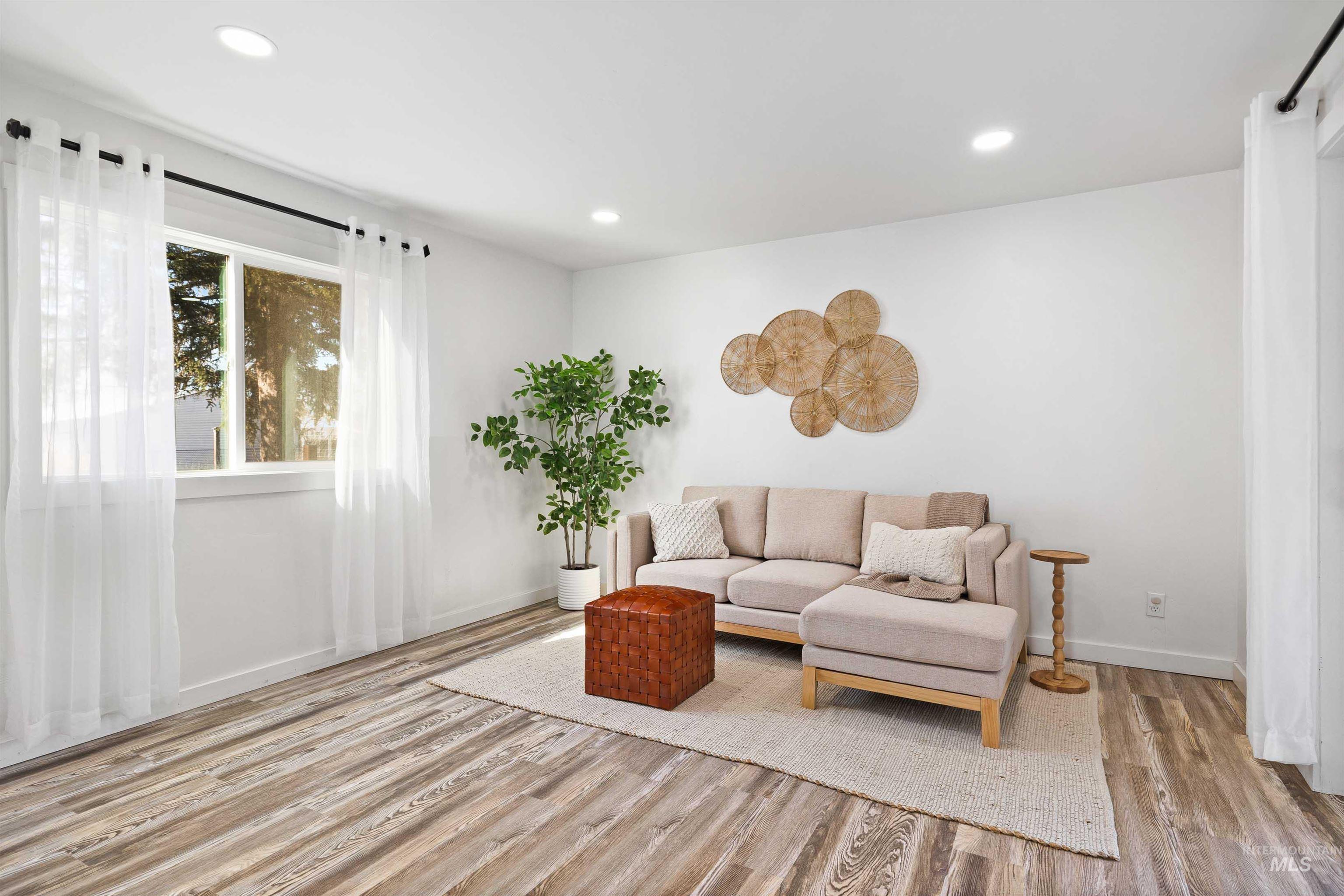 1201 California St, Gooding, Idaho 83330, 4 Bedrooms, 2 Bathrooms, Residential For Sale, Price $319,000, 98980784