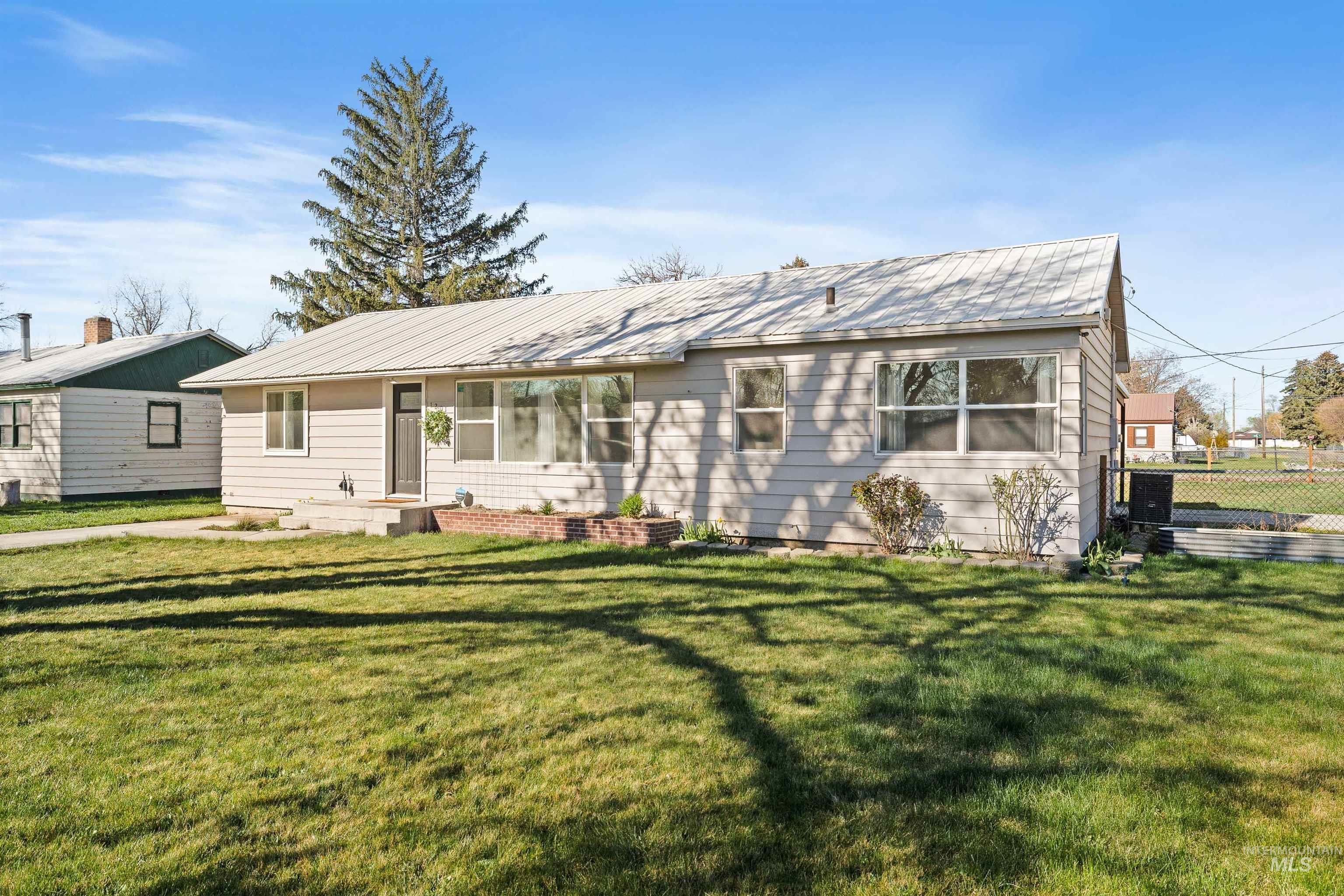 1201 California St, Gooding, Idaho 83330, 4 Bedrooms, 2 Bathrooms, Residential For Sale, Price $319,000, 98980784