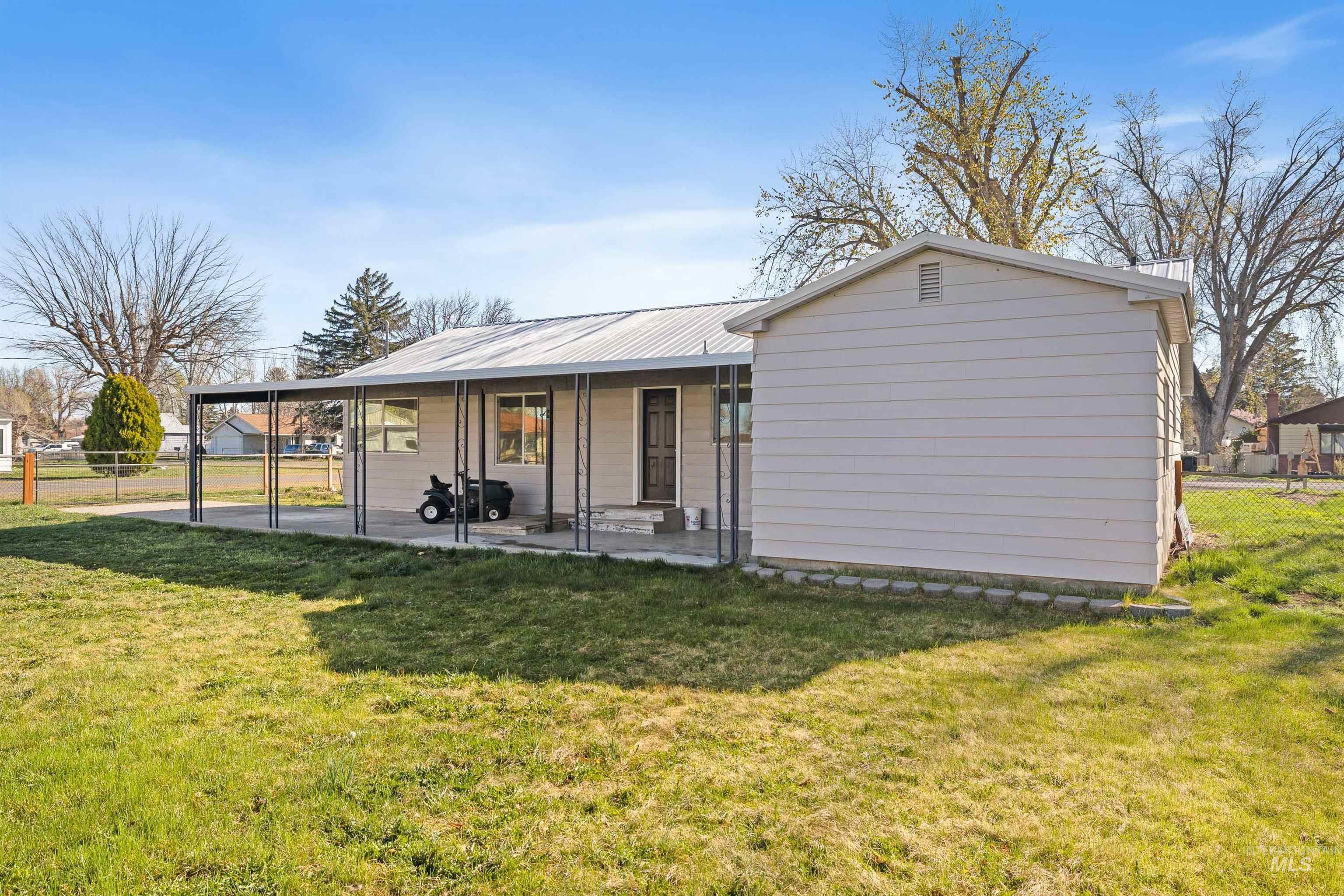 1201 California St, Gooding, Idaho 83330, 4 Bedrooms, 2 Bathrooms, Residential For Sale, Price $319,000, 98980784