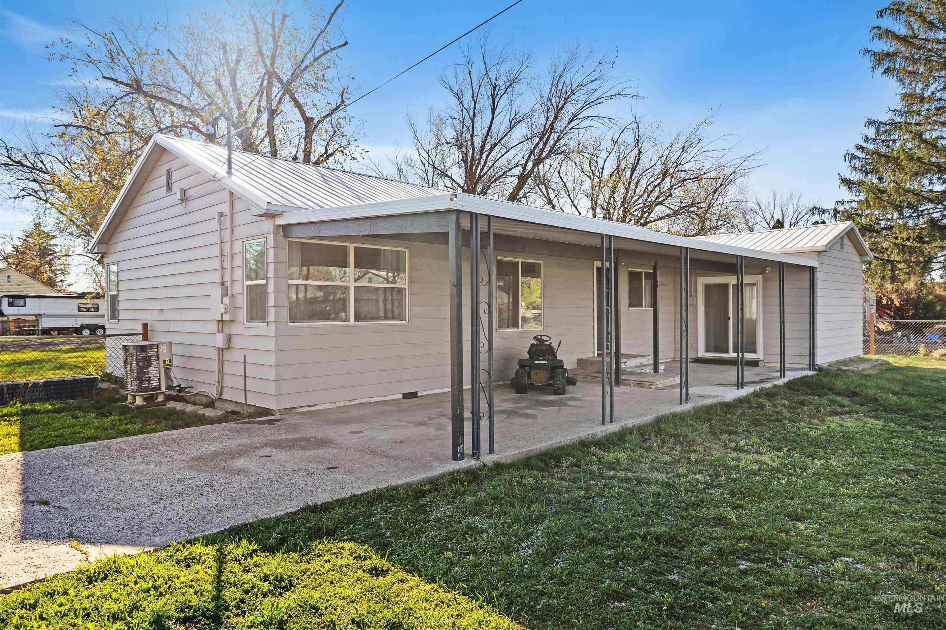 1201 California St, Gooding, Idaho 83330, 4 Bedrooms, 2 Bathrooms, Residential For Sale, Price $319,000, 98980784