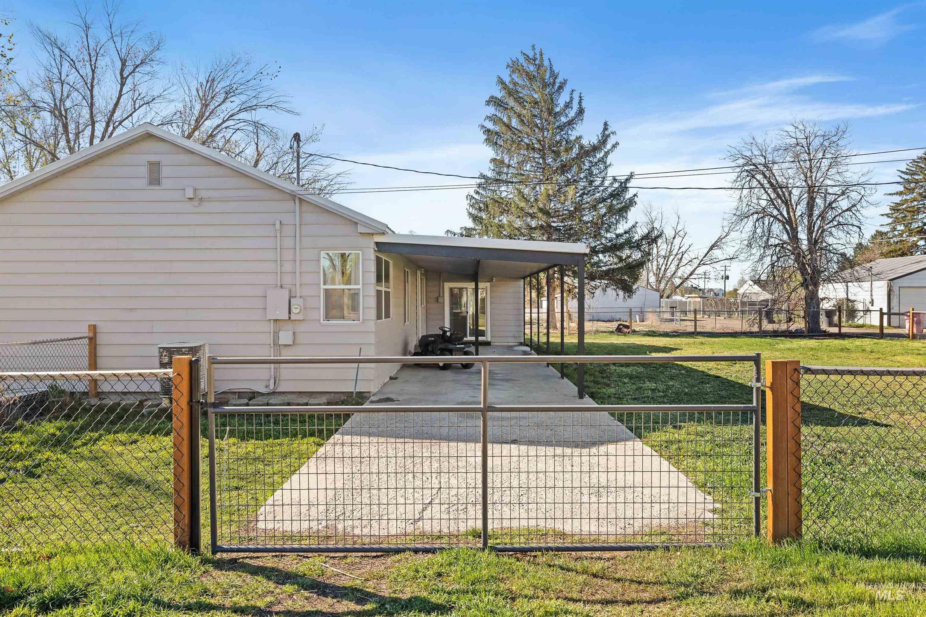 1201 California St, Gooding, Idaho 83330, 4 Bedrooms, 2 Bathrooms, Residential For Sale, Price $319,000, 98980784