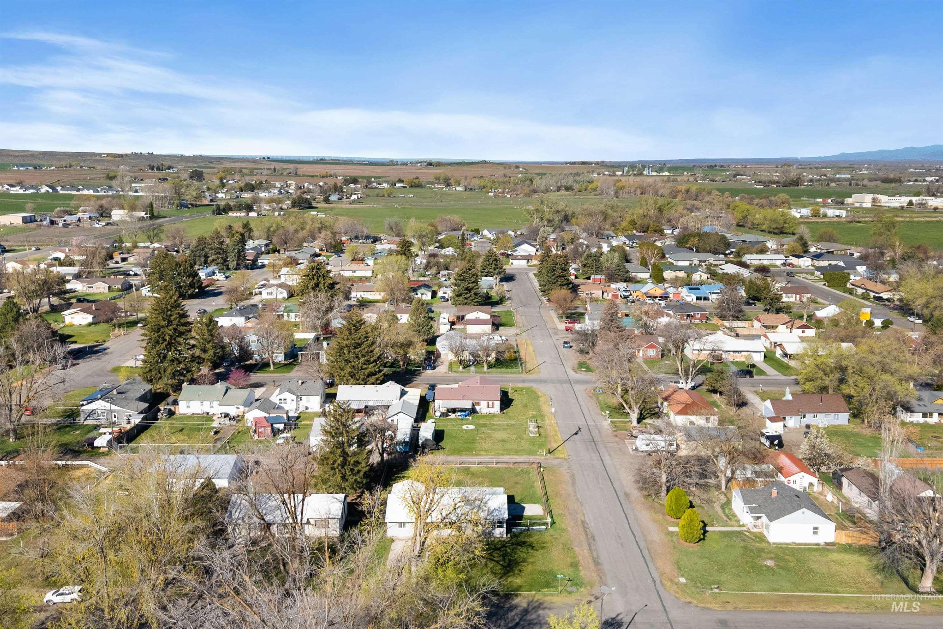 1201 California St, Gooding, Idaho 83330, 4 Bedrooms, 2 Bathrooms, Residential For Sale, Price $319,000, 98980784