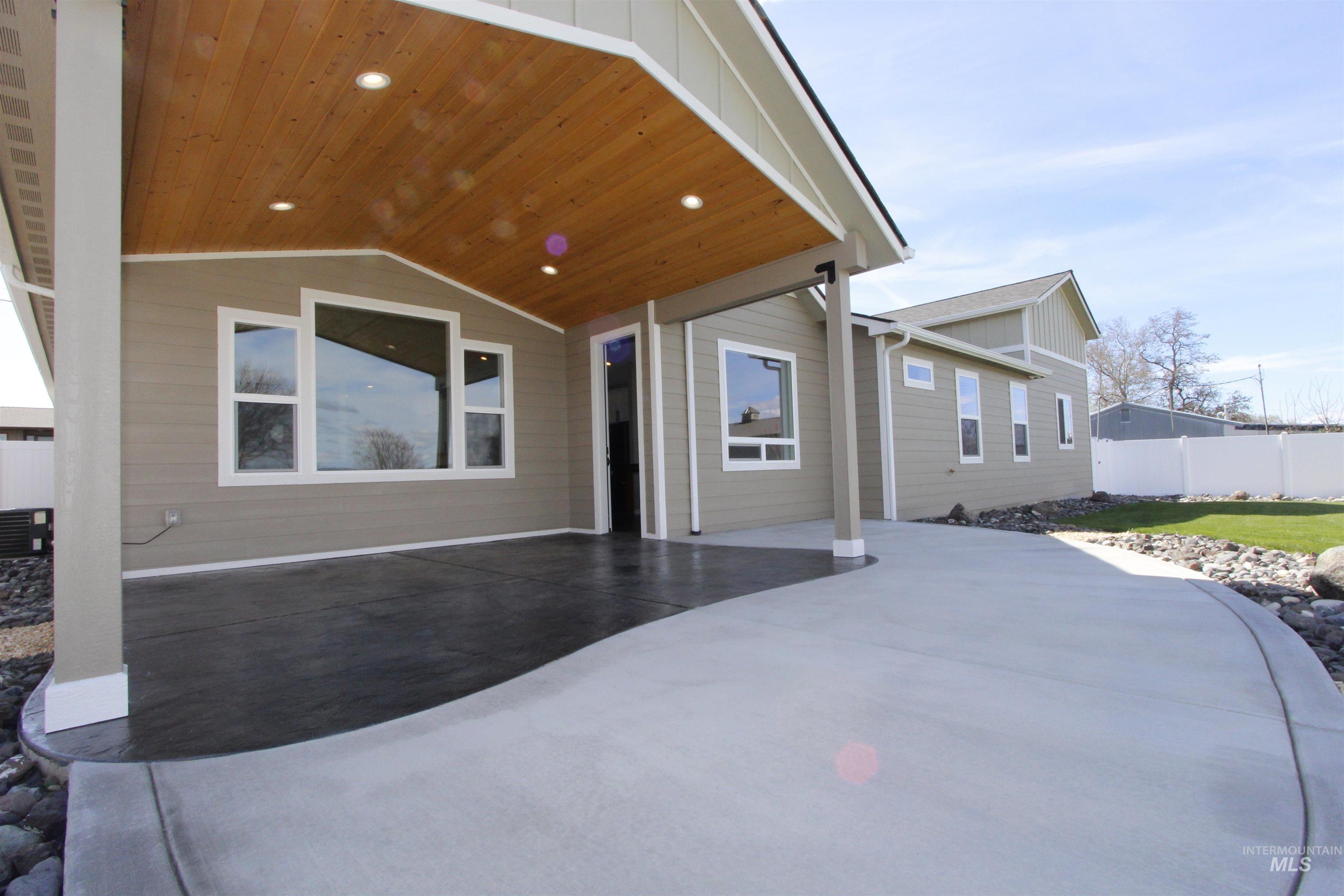 2013 Cedar Ave, Lewiston, Idaho 83501, 3 Bedrooms, 2 Bathrooms, Residential For Sale, Price $695,000, 98980789