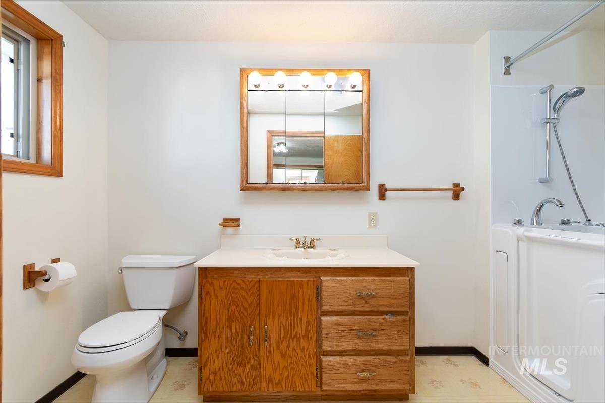 2439 Julie Ave, Emmett, Idaho 83617-9562, 4 Bedrooms, 3 Bathrooms, Residential For Sale, Price $879,900, 98980790