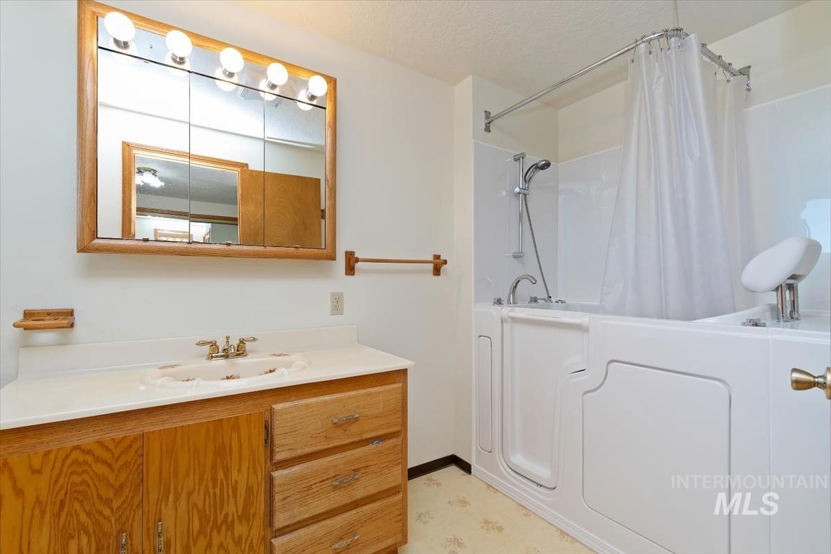 2439 Julie Ave, Emmett, Idaho 83617-9562, 4 Bedrooms, 3 Bathrooms, Residential For Sale, Price $879,900, 98980790