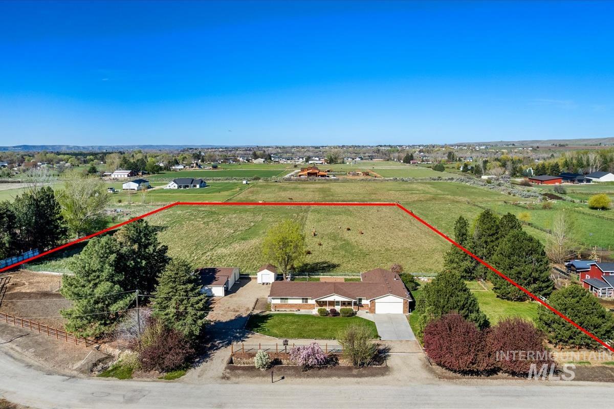 2439 Julie Ave, Emmett, Idaho 83617-9562, 4 Bedrooms, 3 Bathrooms, Residential For Sale, Price $879,900, 98980790