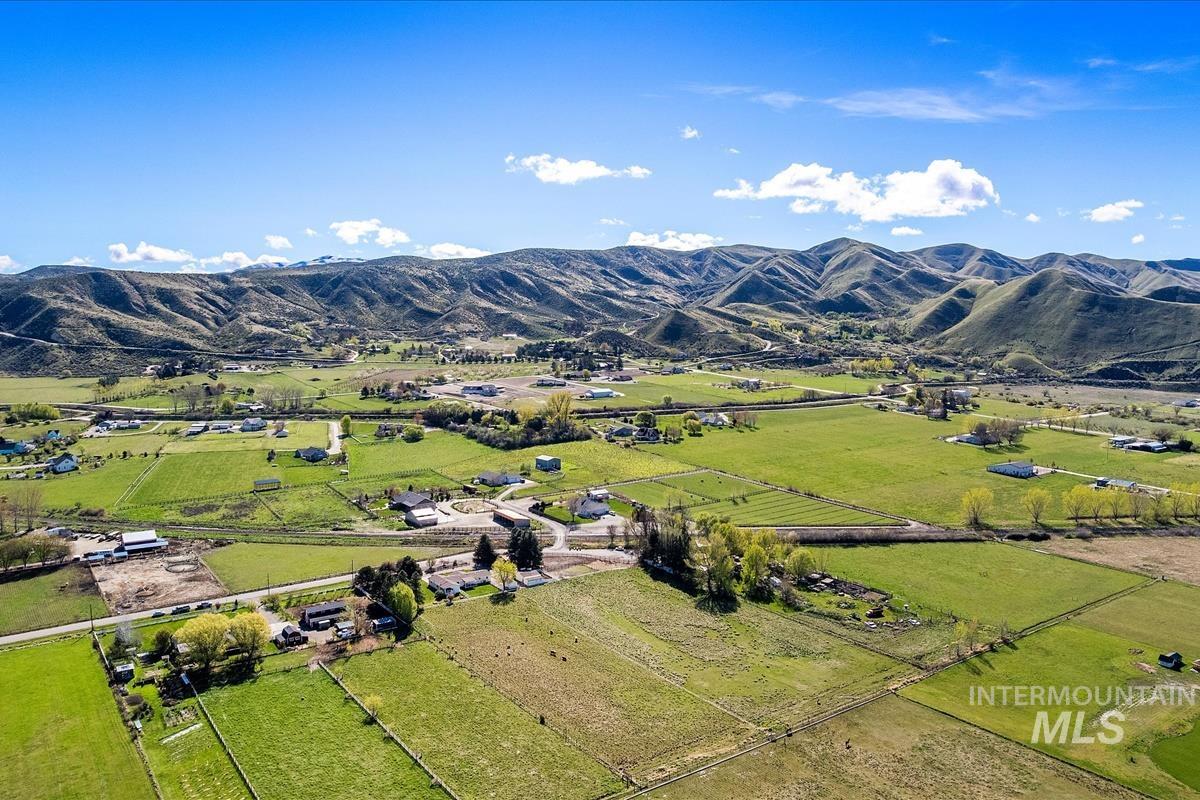 2439 Julie Ave, Emmett, Idaho 83617-9562, 4 Bedrooms, 3 Bathrooms, Residential For Sale, Price $879,900, 98980790