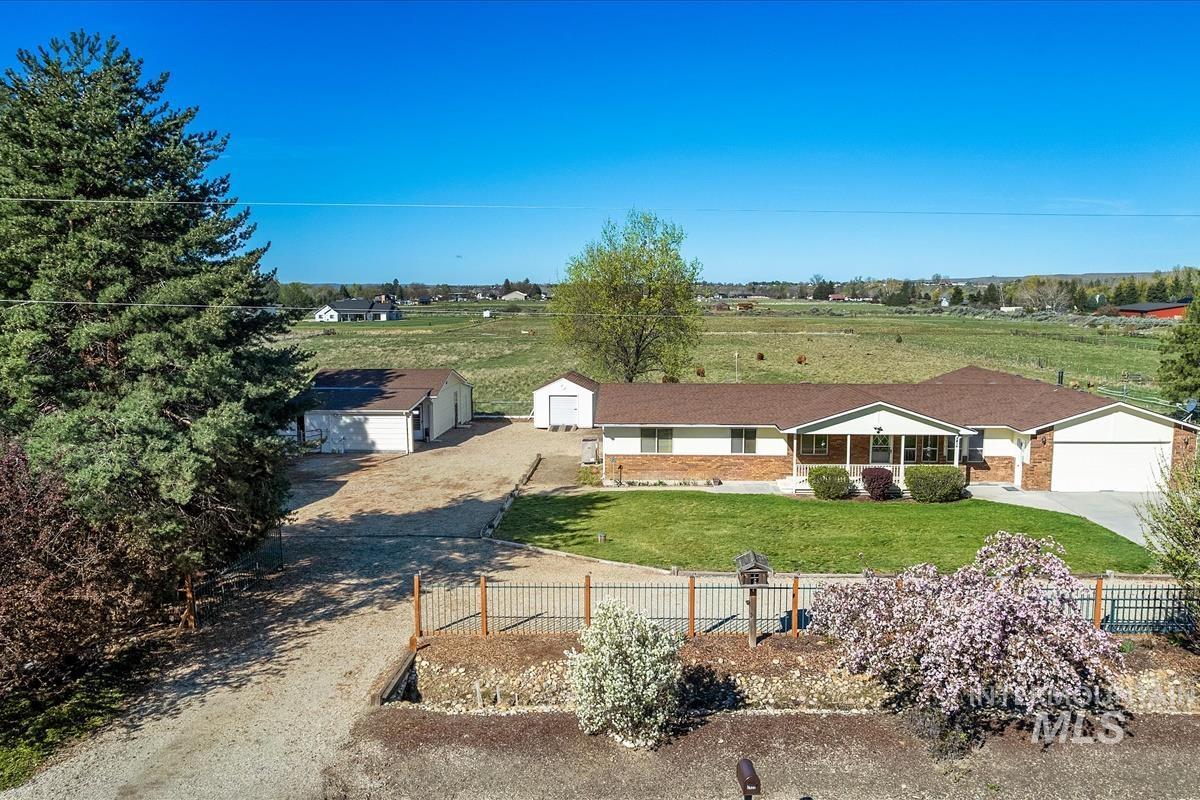 2439 Julie Ave, Emmett, Idaho 83617-9562, 4 Bedrooms, 3 Bathrooms, Residential For Sale, Price $879,900, 98980790