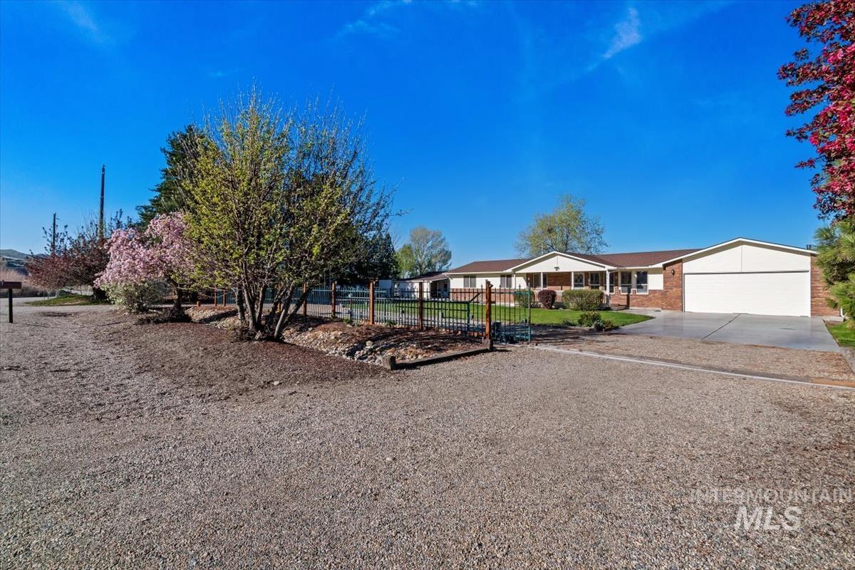 2439 Julie Ave, Emmett, Idaho 83617-9562, 4 Bedrooms, 3 Bathrooms, Residential For Sale, Price $879,900, 98980790