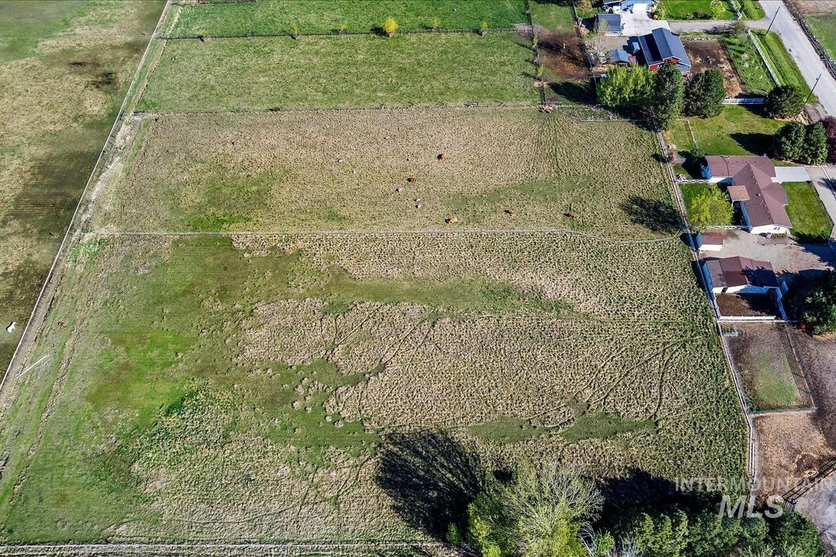 2439 Julie Ave, Emmett, Idaho 83617-9562, 4 Bedrooms, 3 Bathrooms, Residential For Sale, Price $879,900, 98980790