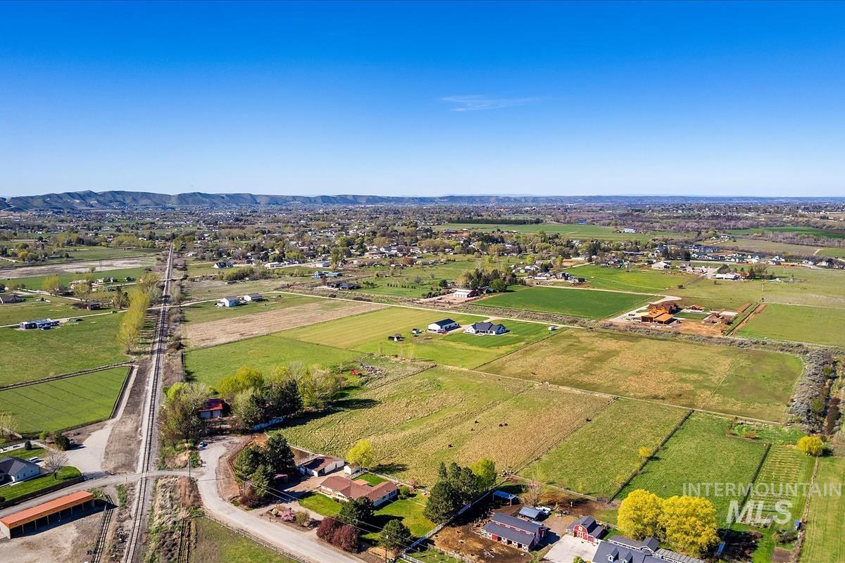 2439 Julie Ave, Emmett, Idaho 83617-9562, 4 Bedrooms, 3 Bathrooms, Residential For Sale, Price $879,900, 98980790