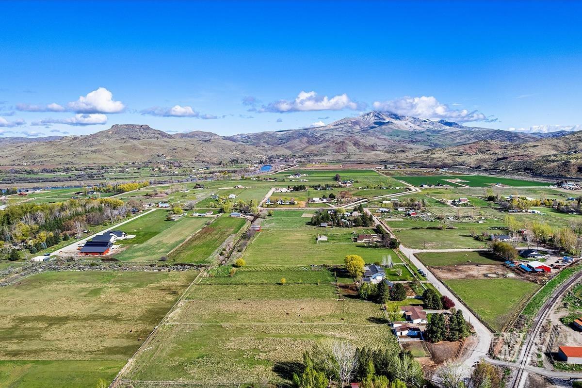 2439 Julie Ave, Emmett, Idaho 83617-9562, 4 Bedrooms, 3 Bathrooms, Residential For Sale, Price $879,900, 98980790