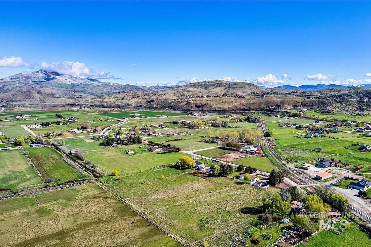 2439 Julie Ave, Emmett, Idaho 83617-9562, 4 Bedrooms, 3 Bathrooms, Residential For Sale, Price $879,900, 98980790