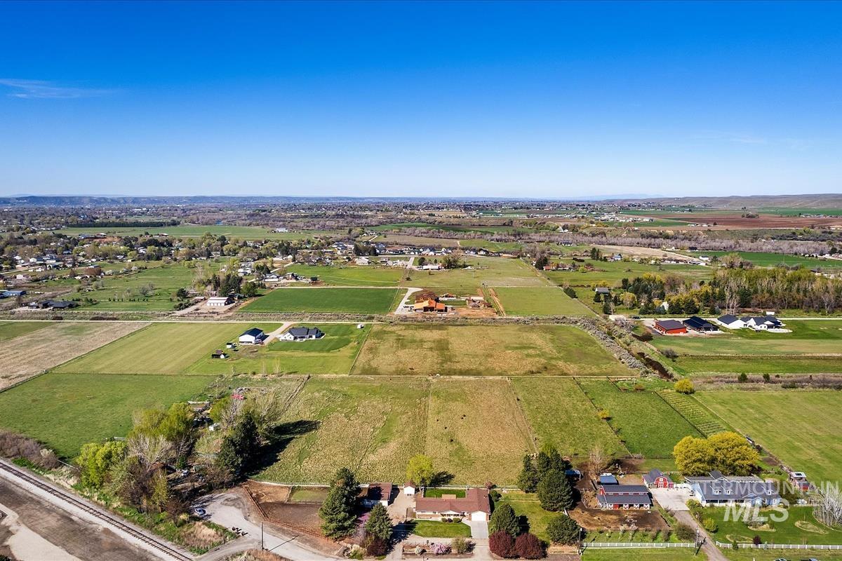 2439 Julie Ave, Emmett, Idaho 83617-9562, 4 Bedrooms, 3 Bathrooms, Residential For Sale, Price $879,900, 98980790